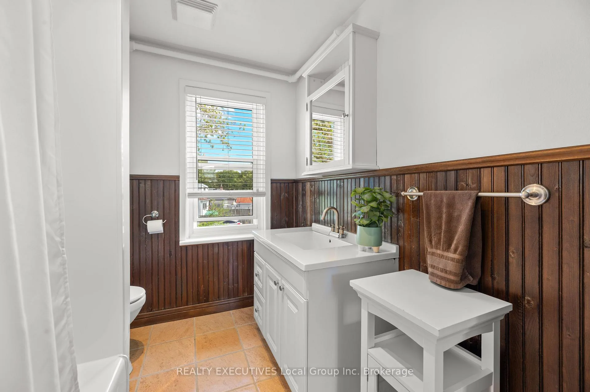 Photo 23 of 1069 Ferguson Street, North Bay, Central — HOMEH