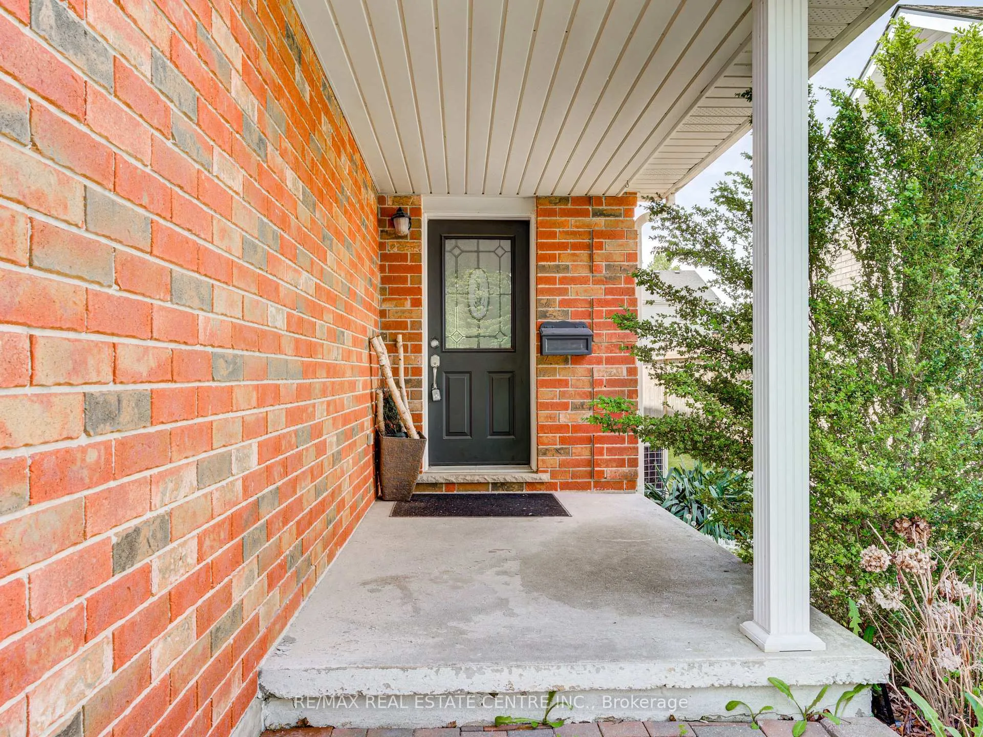 Photo 3 of 5 Tulip Drive, Tillsonburg — HOMEH