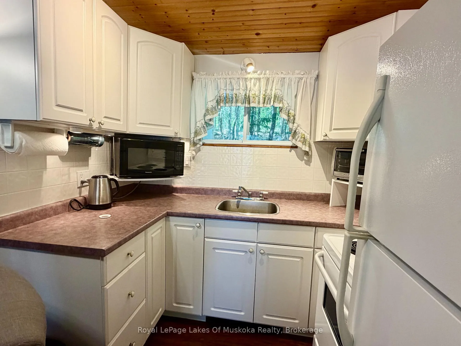Photo 4 of 1082 Lakeshore Drive S, Bracebridge, Oakley — HOMEH