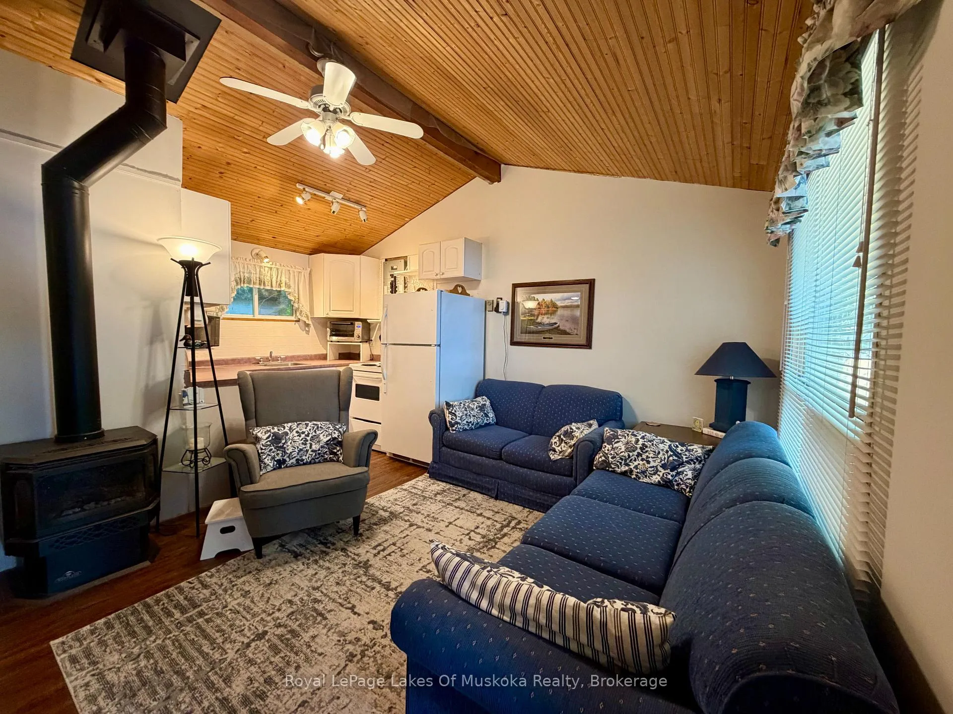 Photo 5 of 1082 Lakeshore Drive S, Bracebridge, Oakley — HOMEH