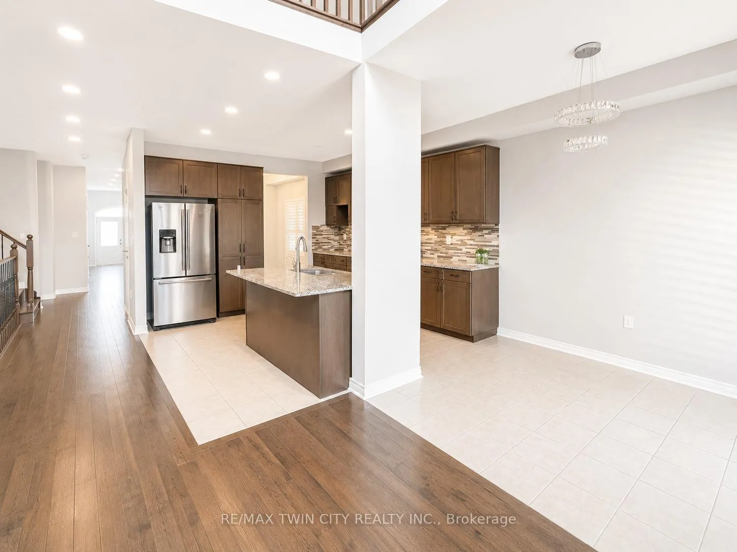 Photo 3 of Unit Upper, 186 Blair Creek Drive, Kitchener — HOMEH