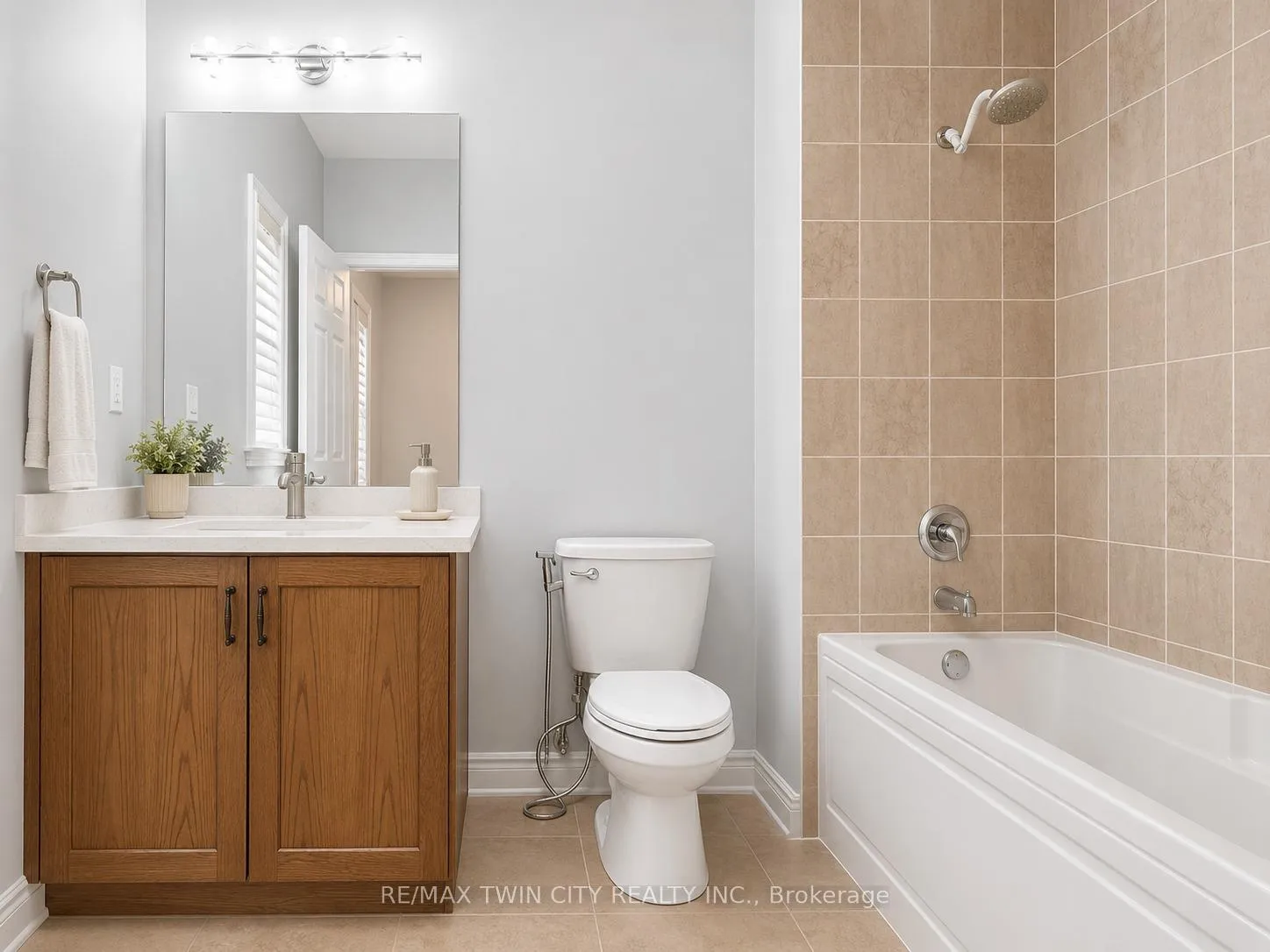 Photo 14 of Unit Upper, 186 Blair Creek Drive, Kitchener — HOMEH