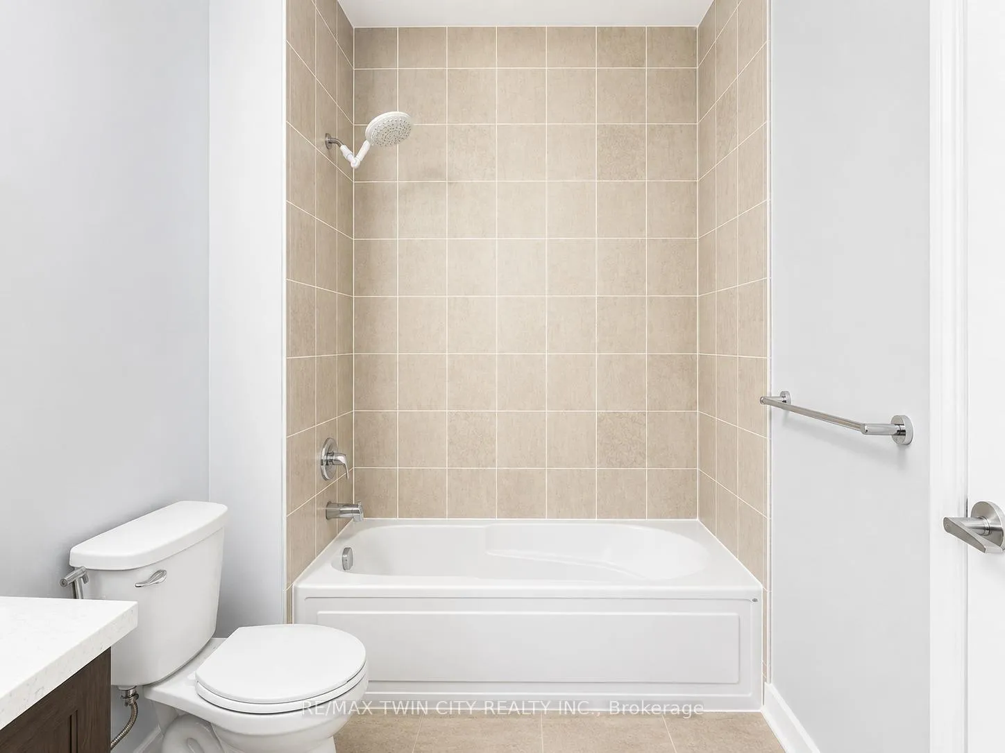 Photo 19 of Unit Upper, 186 Blair Creek Drive, Kitchener — HOMEH