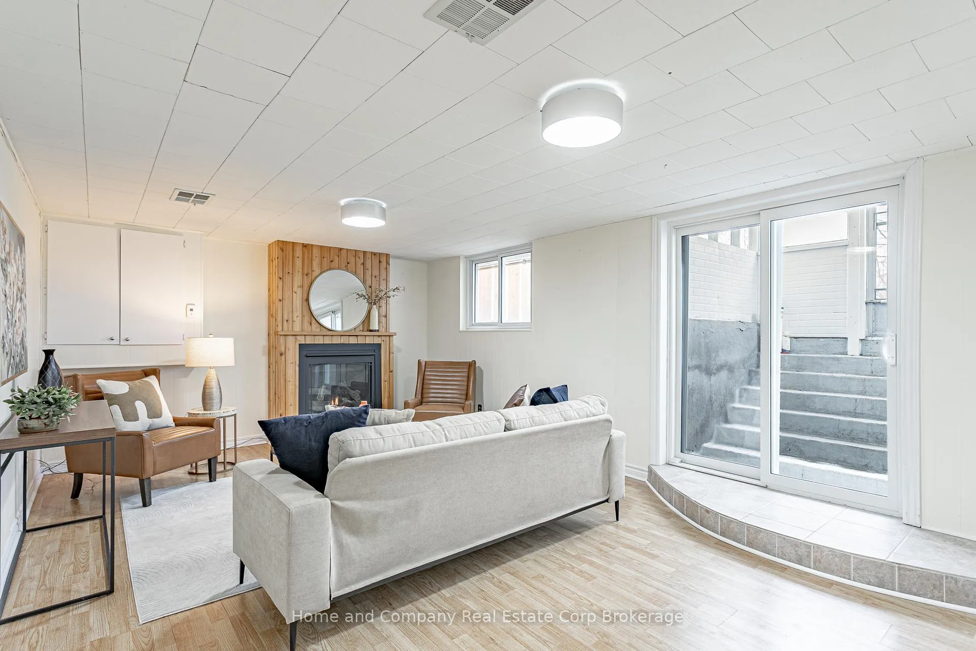 Photo 5 of 292 Redford Crescent, Stratford — HOMEH