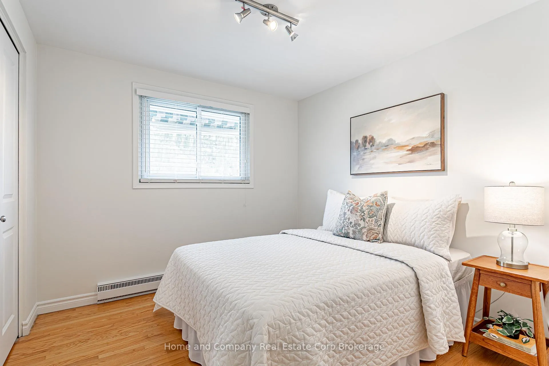 Photo 15 of 292 Redford Crescent, Stratford — HOMEH