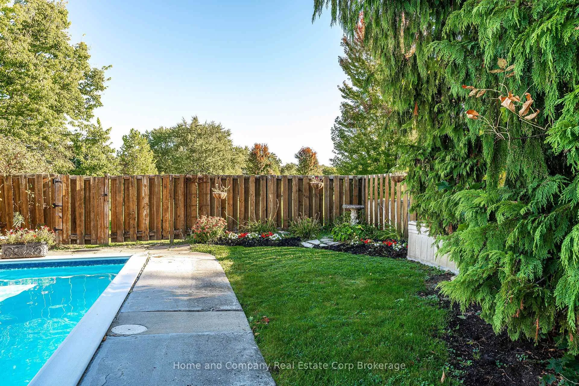 Photo 26 of 292 Redford Crescent, Stratford — HOMEH
