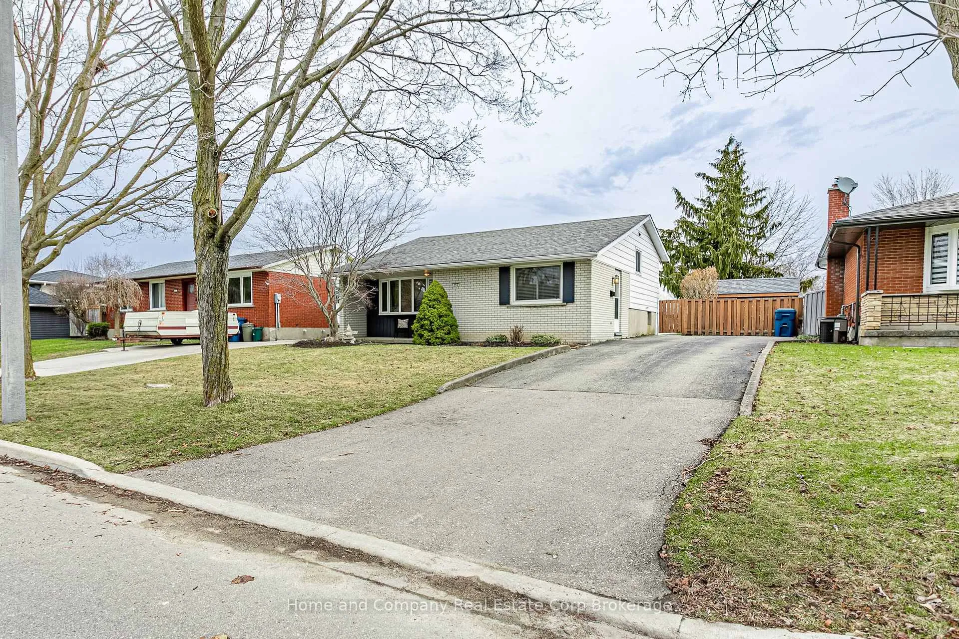 Photo 29 of 292 Redford Crescent, Stratford — HOMEH