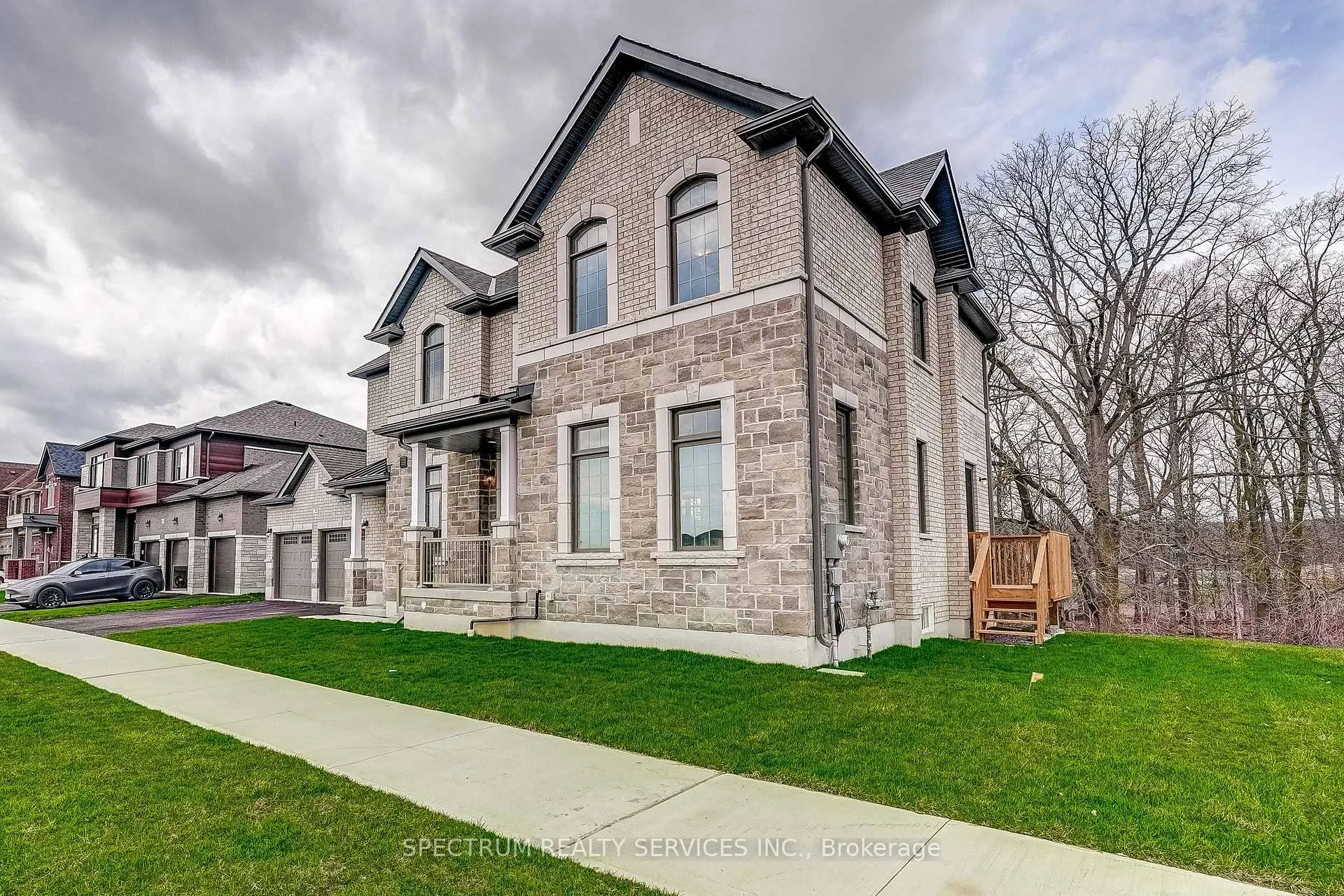 Photo 3 of 74 Strickland Avenue, Brantford — HOMEH