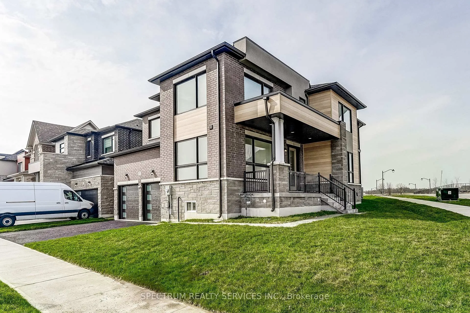 Photo 2 of 17 Dore Drive, Brantford — HOMEH