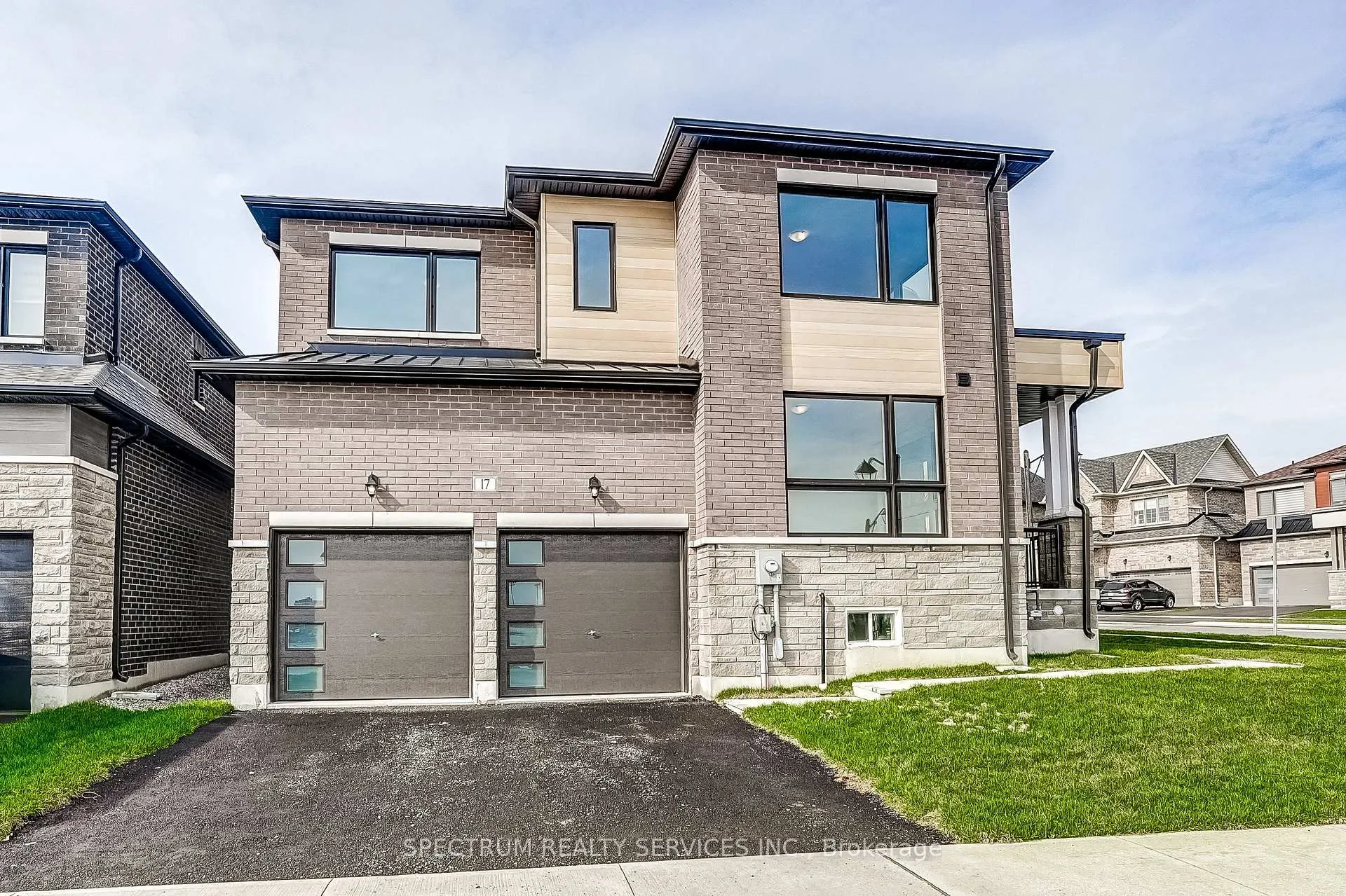 Photo 3 of 17 Dore Drive, Brantford — HOMEH