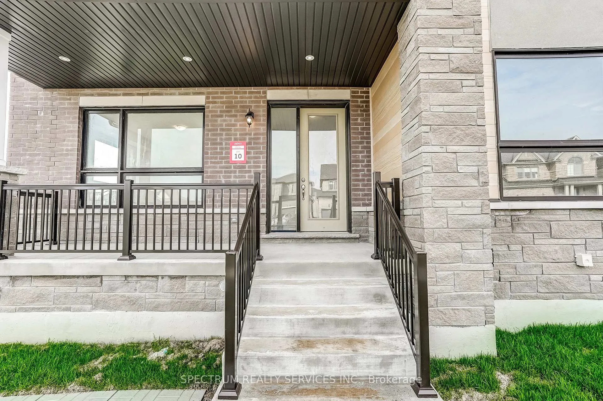Photo 4 of 17 Dore Drive, Brantford — HOMEH