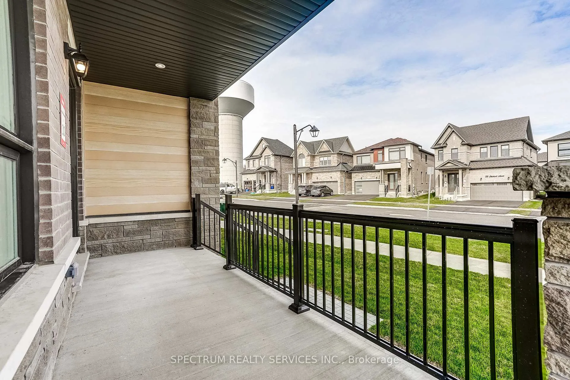 Photo 5 of 17 Dore Drive, Brantford — HOMEH