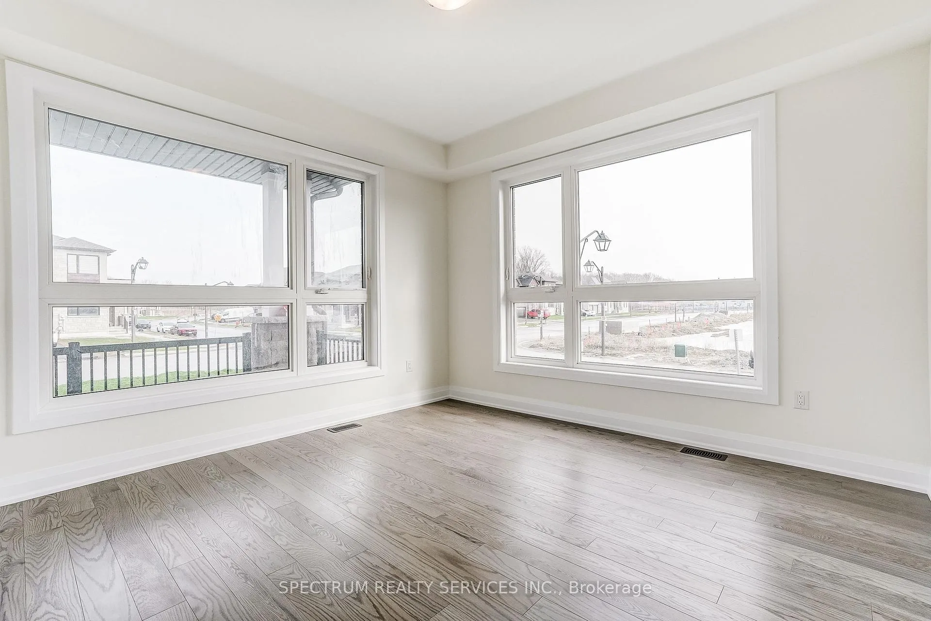 Photo 9 of 17 Dore Drive, Brantford — HOMEH