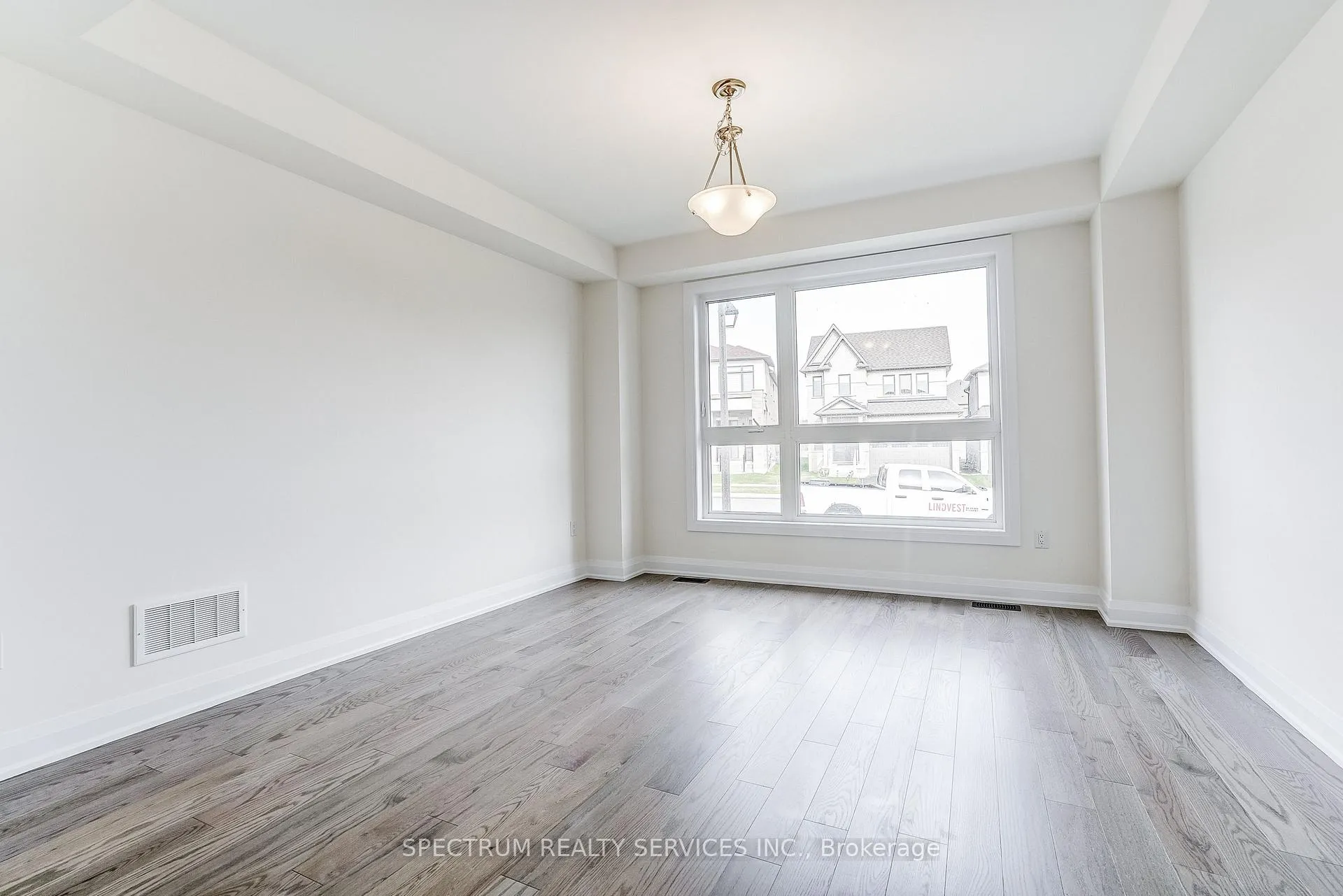 Photo 11 of 17 Dore Drive, Brantford — HOMEH