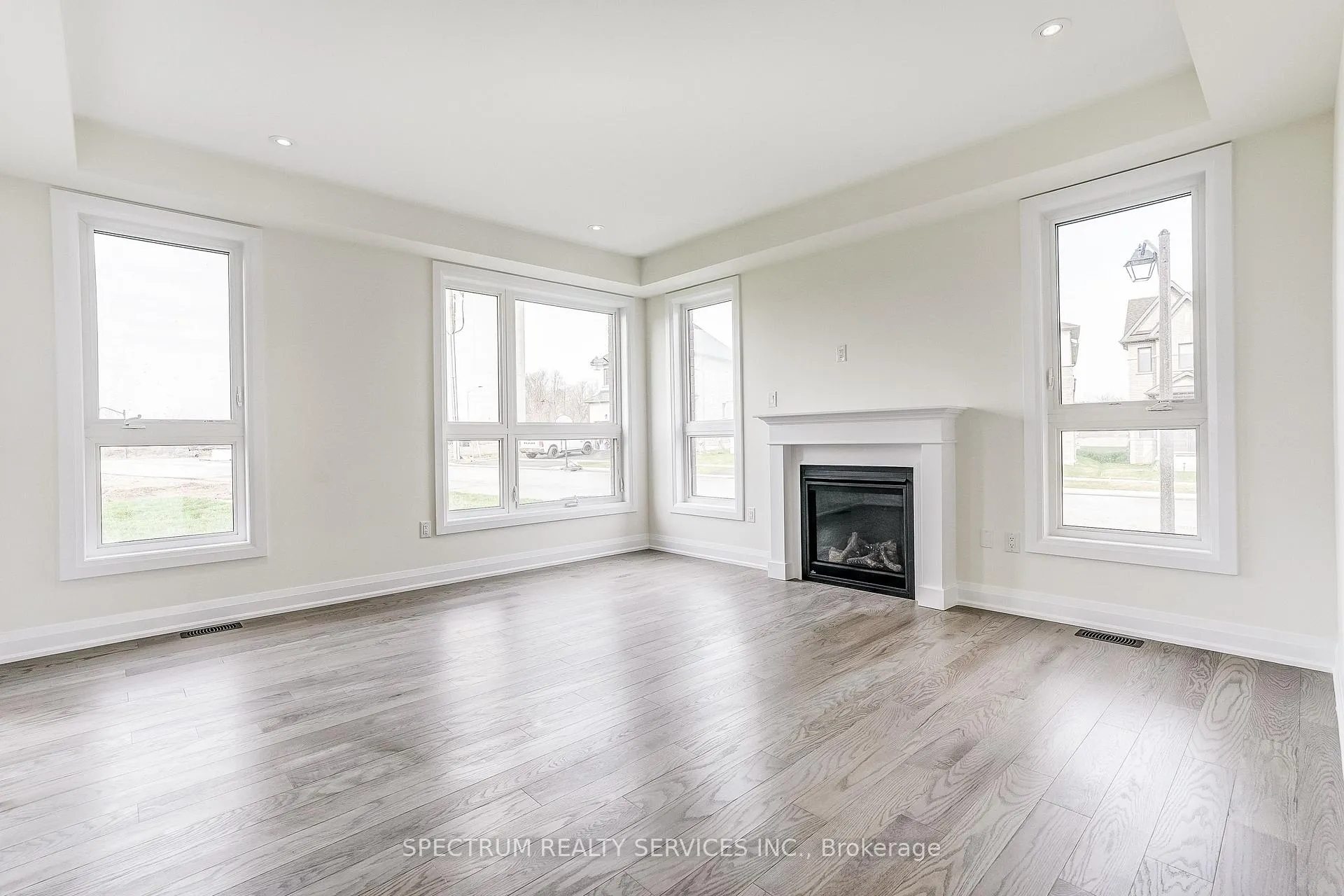 Photo 14 of 17 Dore Drive, Brantford — HOMEH