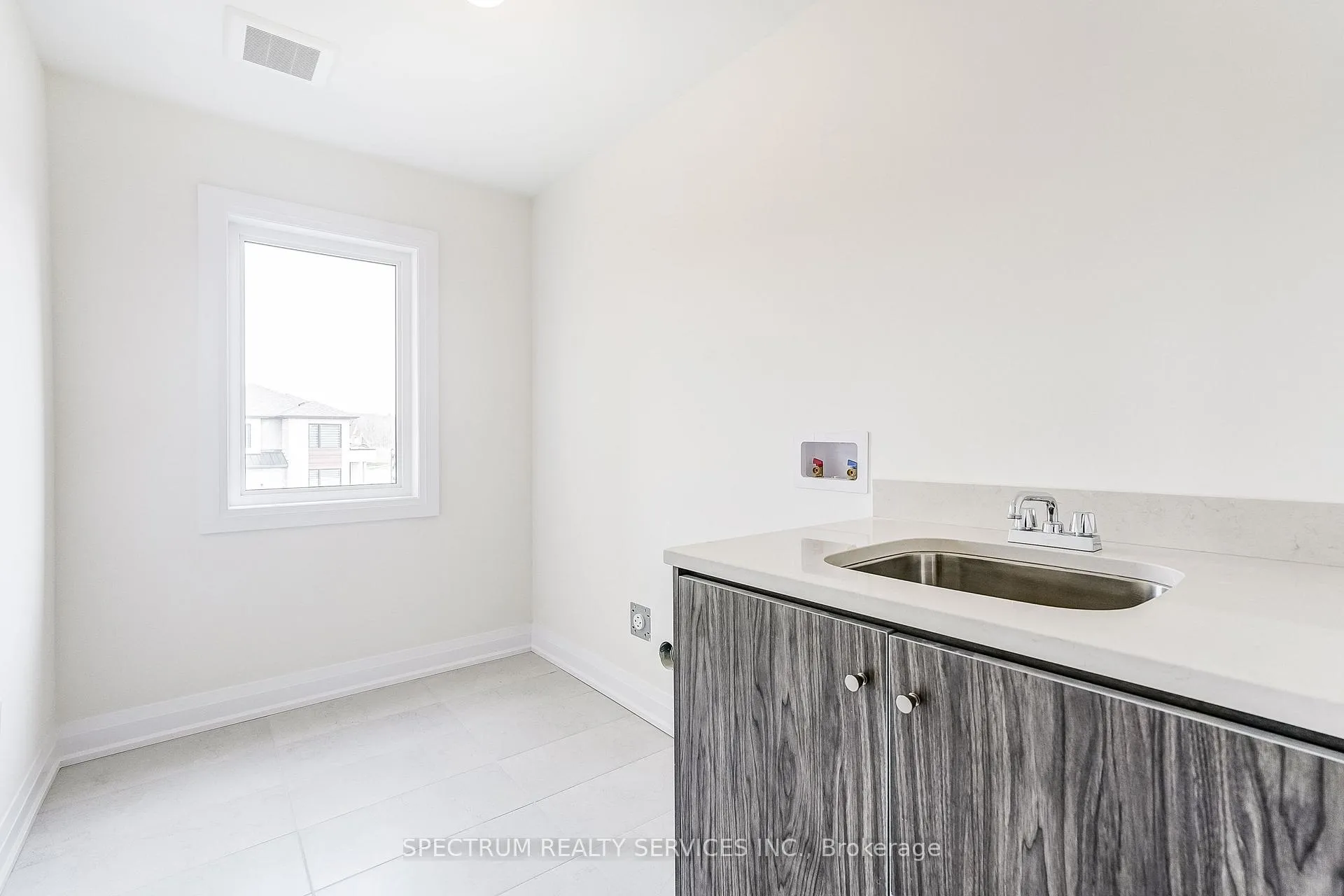 Photo 33 of 17 Dore Drive, Brantford — HOMEH