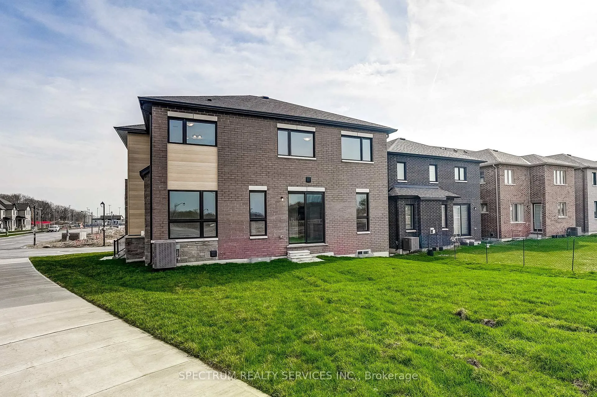 Photo 41 of 17 Dore Drive, Brantford — HOMEH