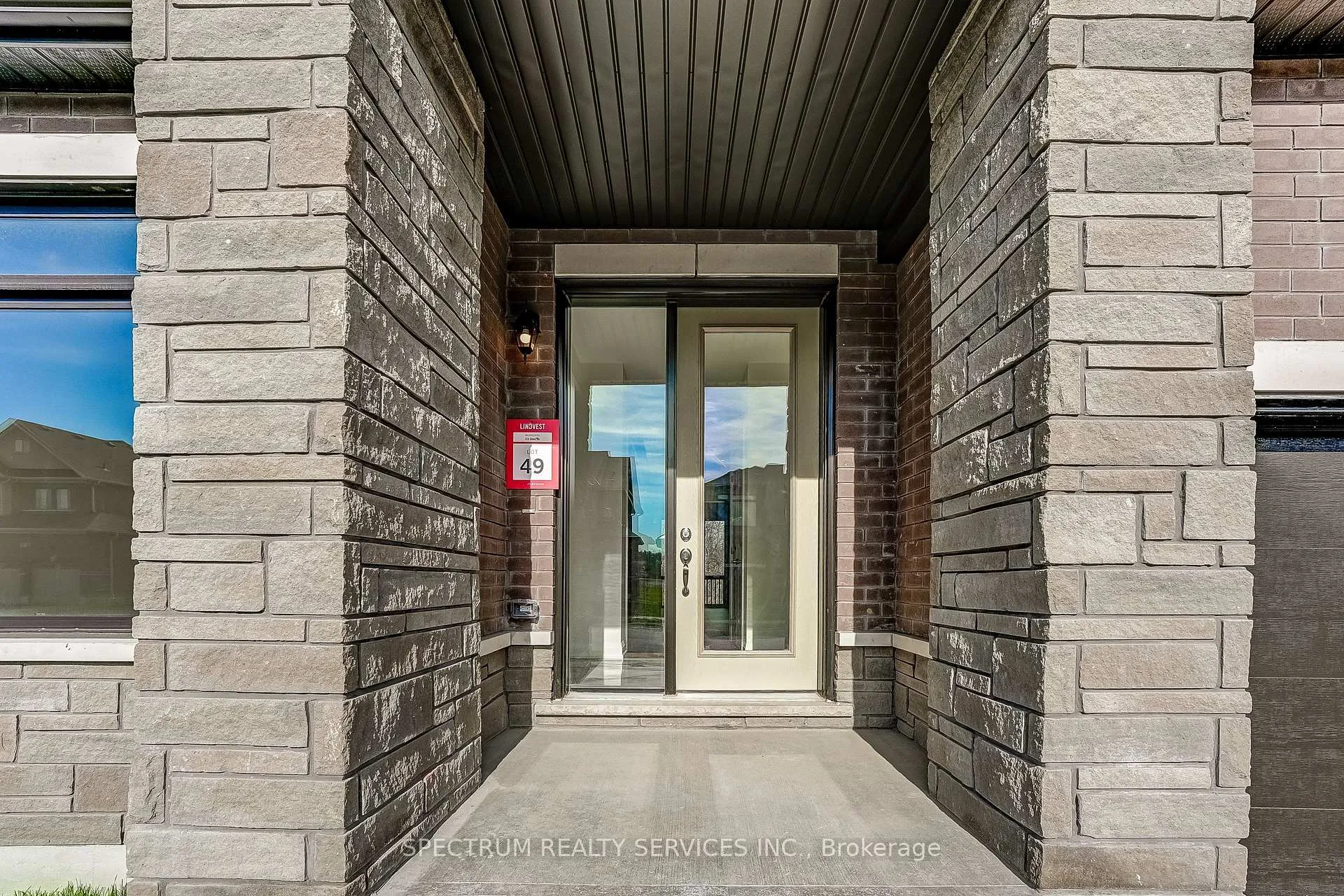Photo 4 of 28 Dore Drive, Brantford — HOMEH