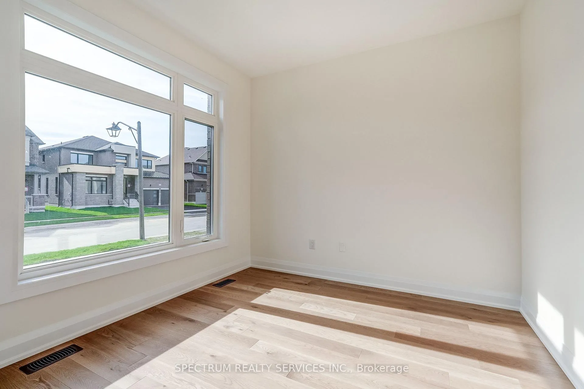 Photo 7 of 28 Dore Drive, Brantford — HOMEH