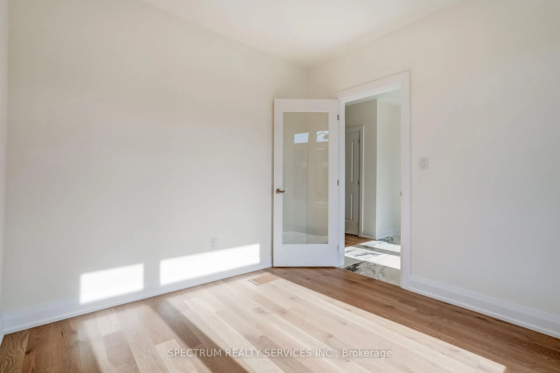 Photo 8 of 28 Dore Drive, Brantford — HOMEH