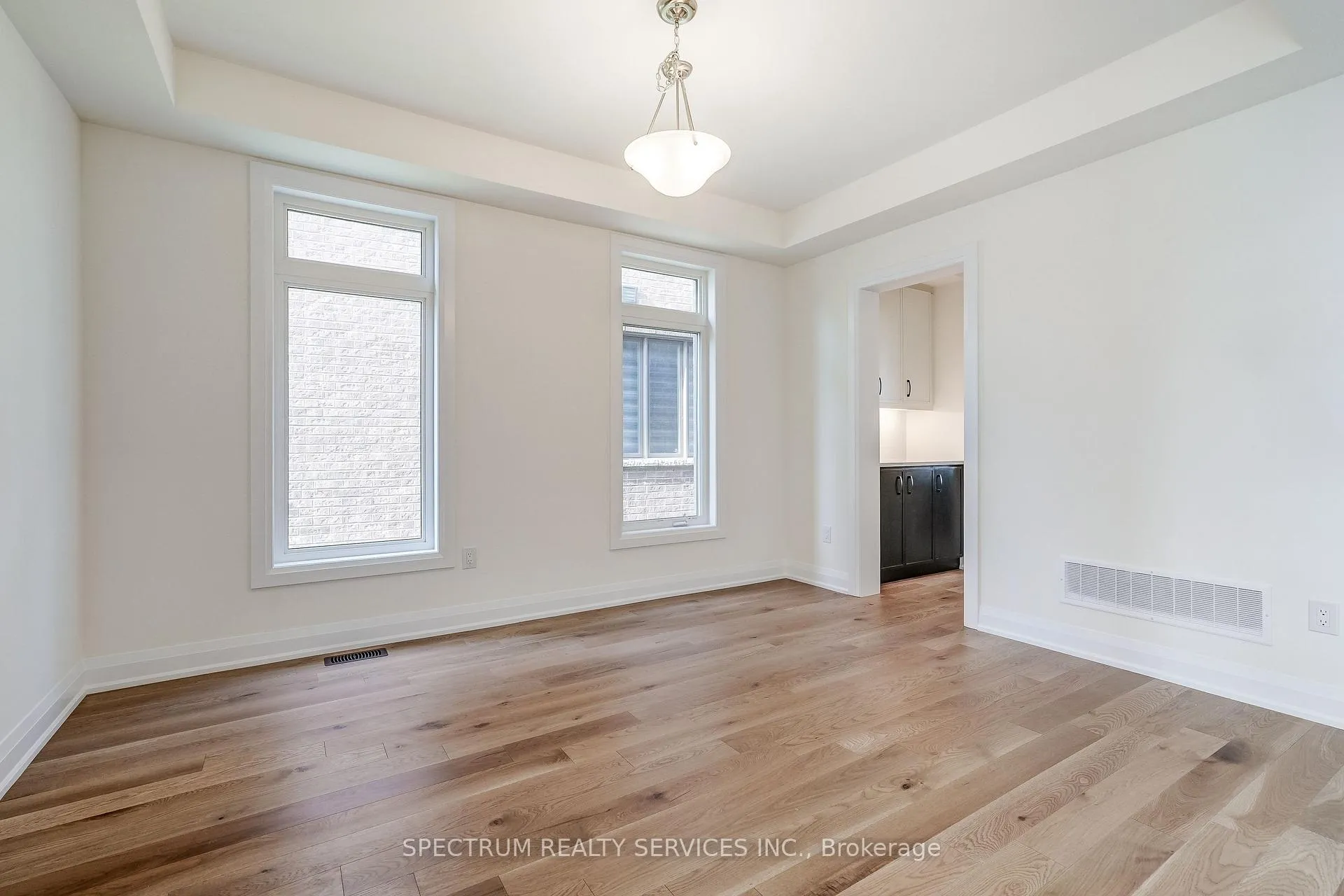 Photo 9 of 28 Dore Drive, Brantford — HOMEH