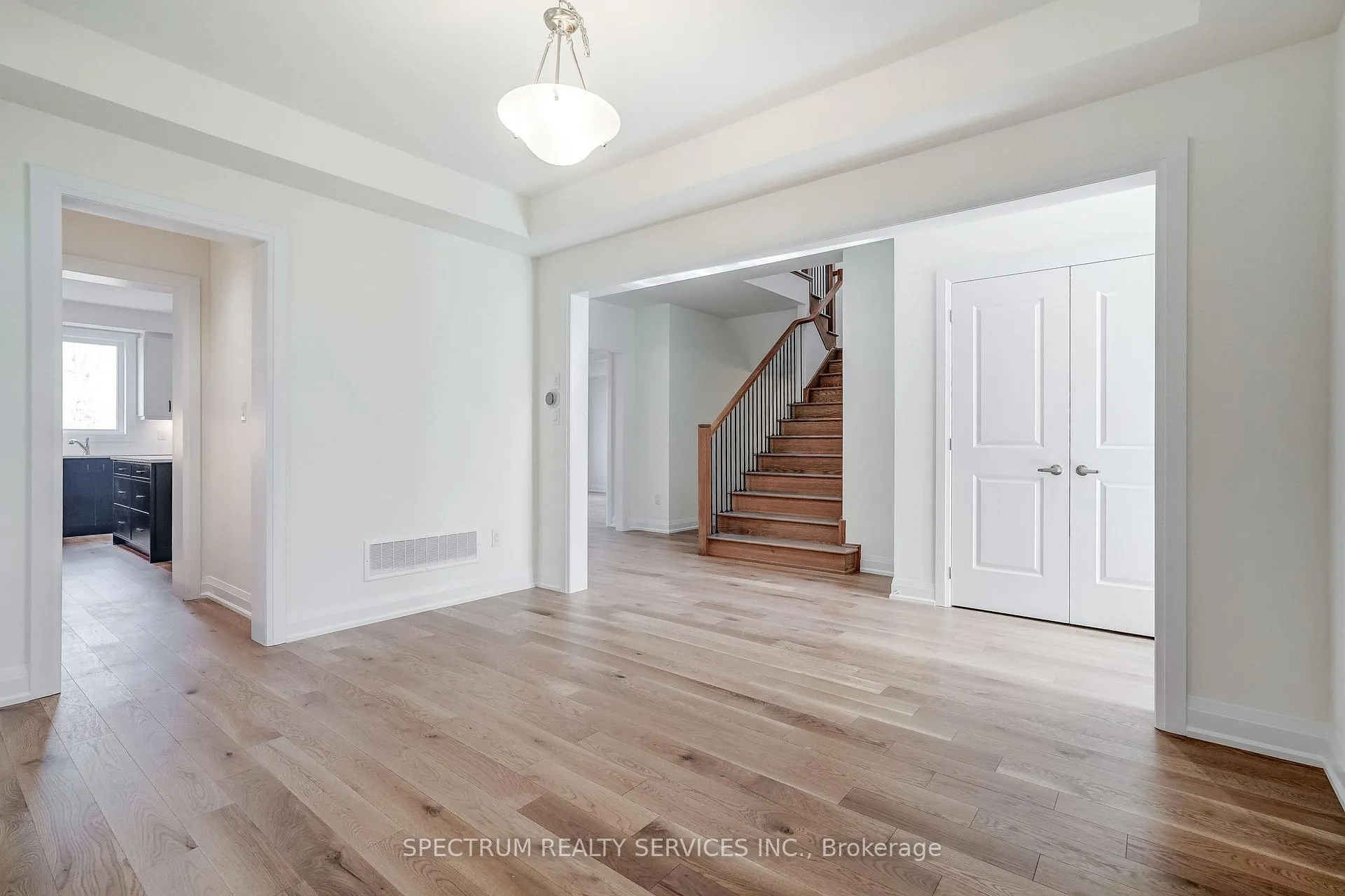 Photo 10 of 28 Dore Drive, Brantford — HOMEH