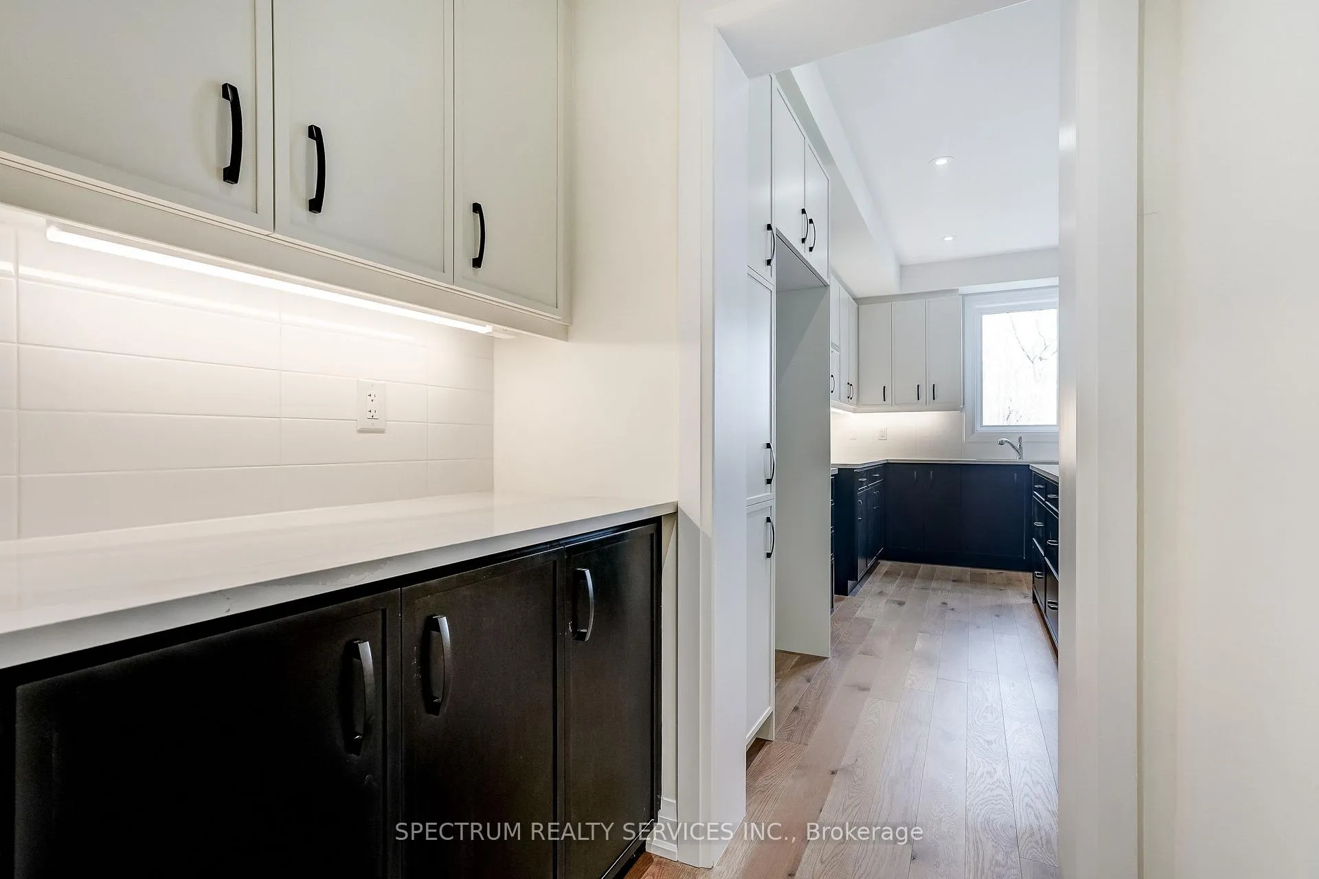 Photo 12 of 28 Dore Drive, Brantford — HOMEH