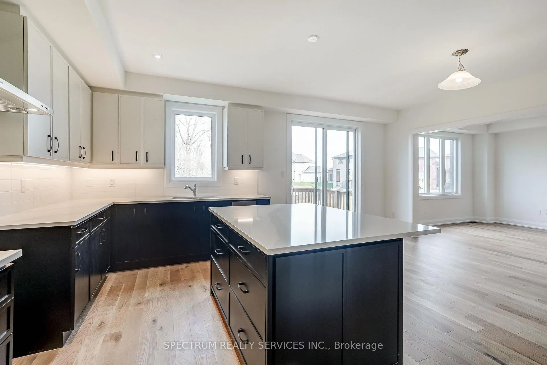 Photo 13 of 28 Dore Drive, Brantford — HOMEH