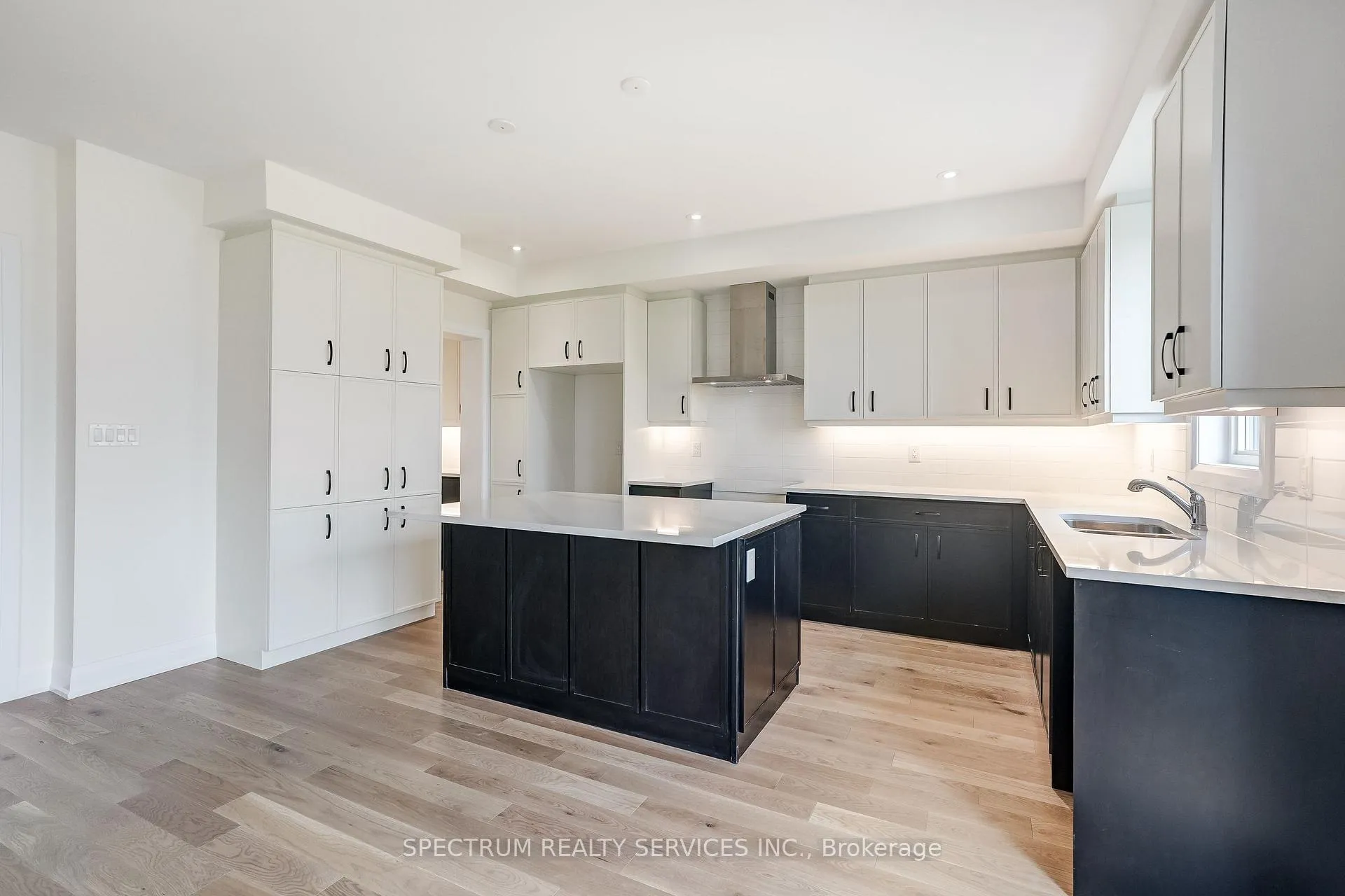Photo 15 of 28 Dore Drive, Brantford — HOMEH