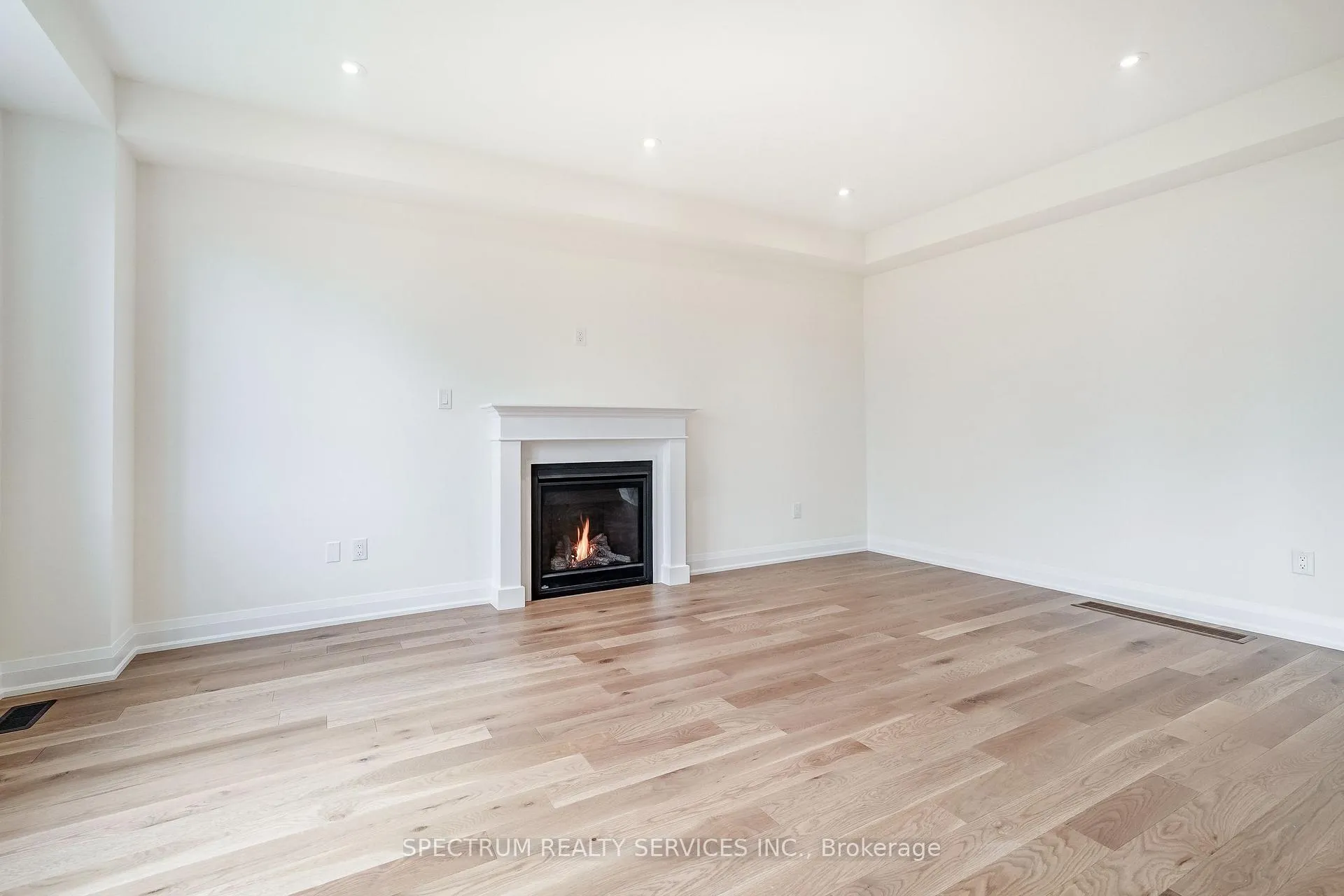 Photo 19 of 28 Dore Drive, Brantford — HOMEH