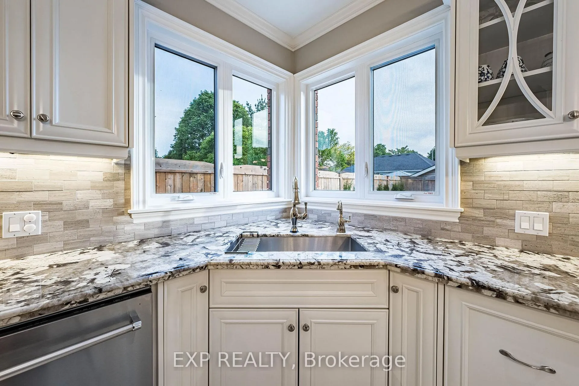 Photo 13 of 83 Blackfriar Lane, Brantford, Fairview - Brantford — HOMEH