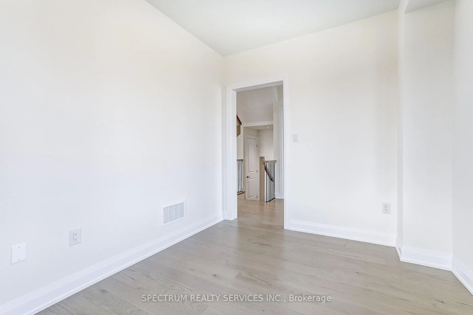 Photo 10 of 22 Eccleston Street, Brantford — HOMEH
