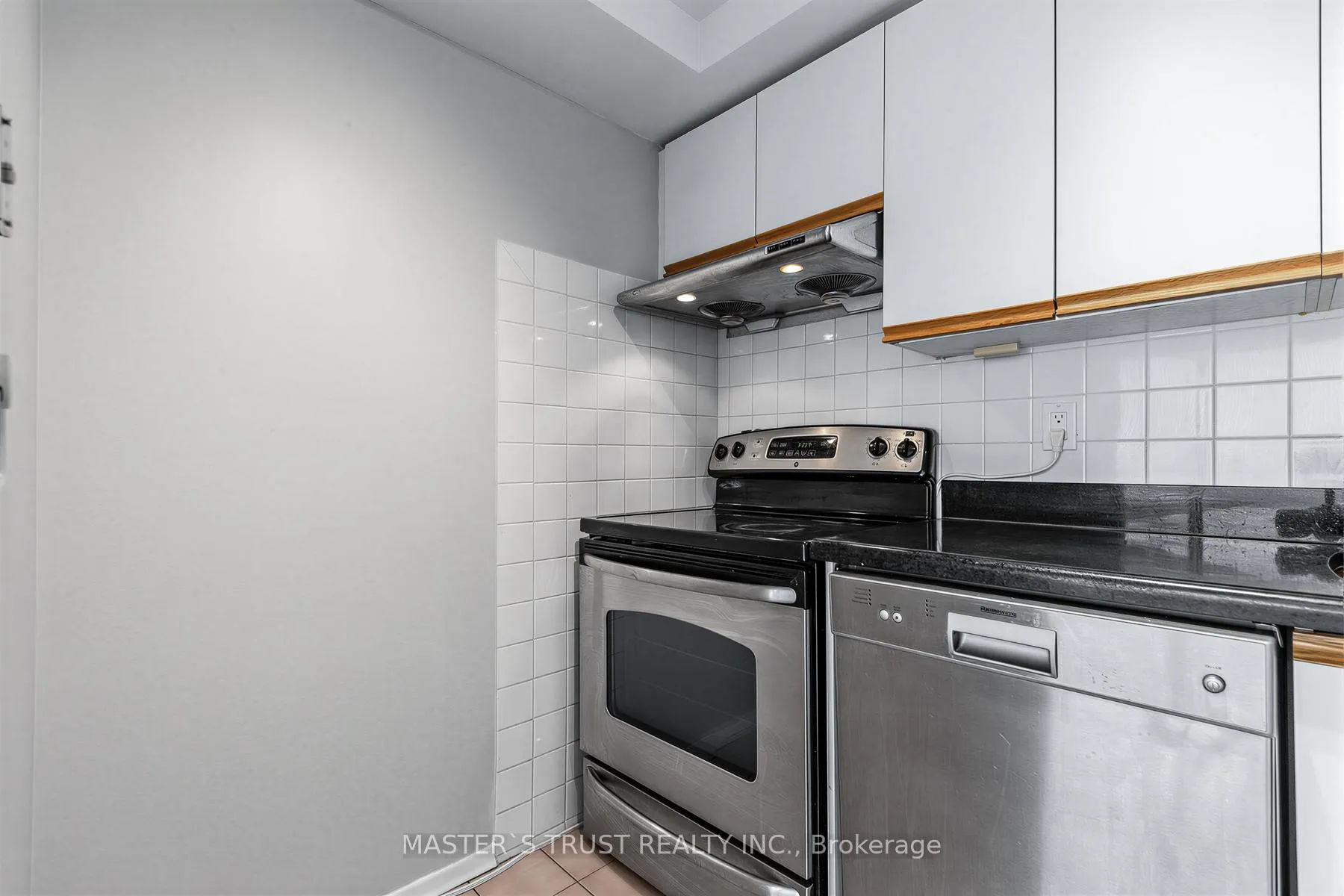 Photo 16 of Unit 1702, 55 Centre Avenue, Toronto, Bay Street Corridor — HOMEH
