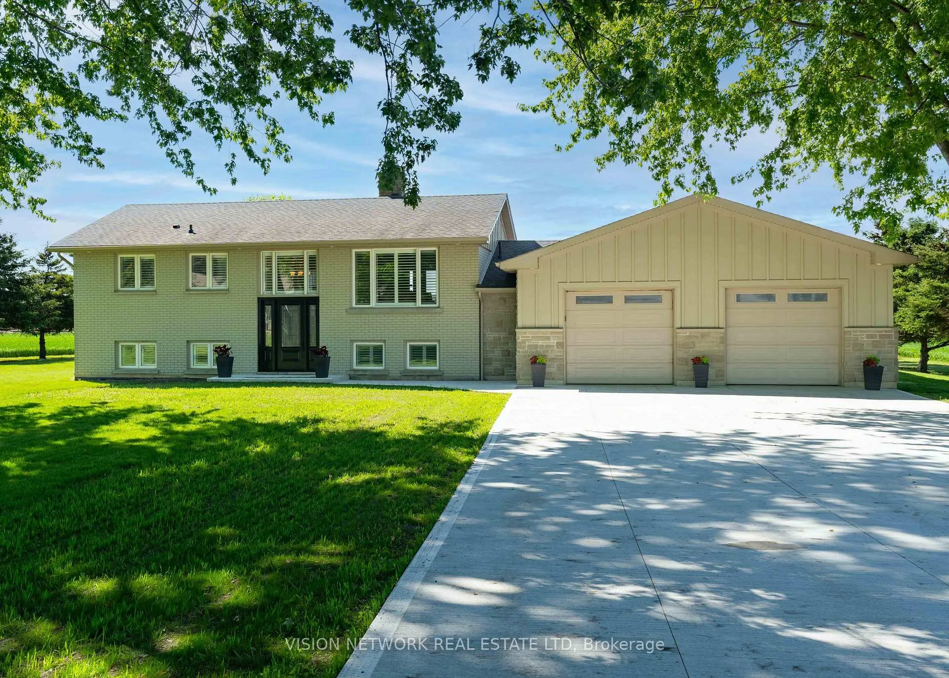 Photo 1 of 16909 Evelyn Drive, Thames Centre, Rural Thames Centre — HOMEH