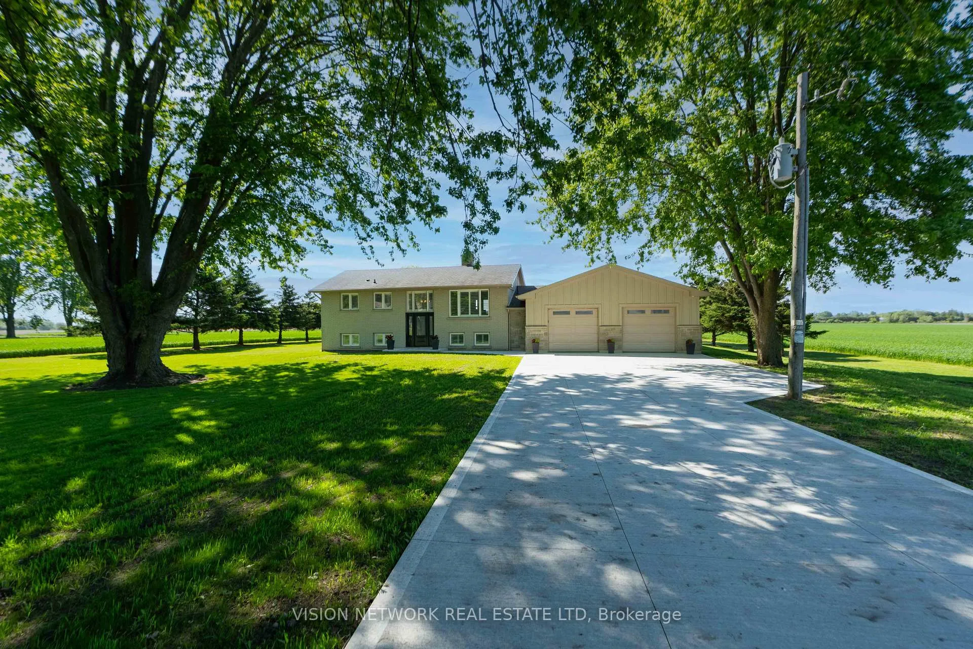 Photo 2 of 16909 Evelyn Drive, Thames Centre, Rural Thames Centre — HOMEH