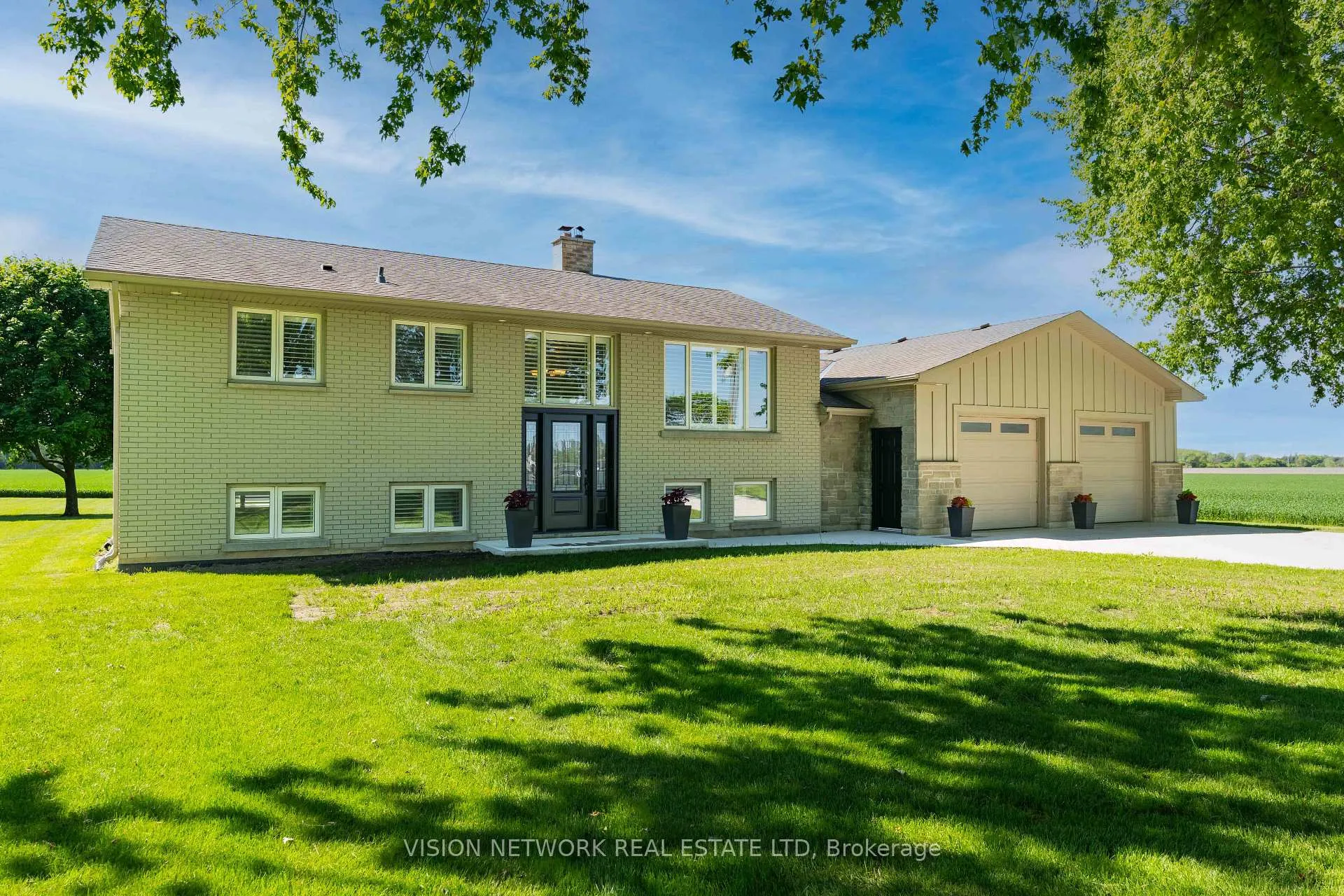 Photo 4 of 16909 Evelyn Drive, Thames Centre, Rural Thames Centre — HOMEH