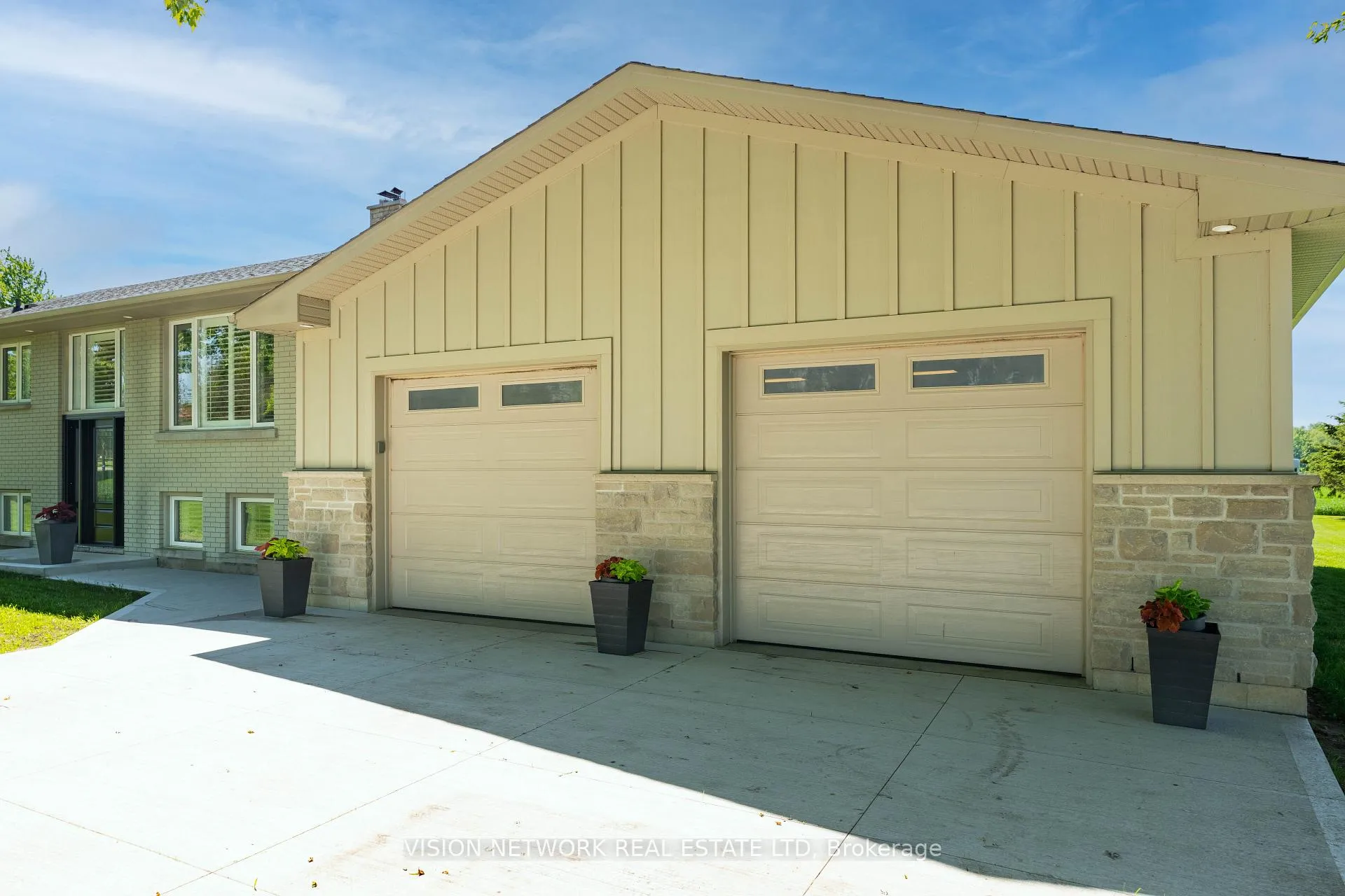 Photo 5 of 16909 Evelyn Drive, Thames Centre, Rural Thames Centre — HOMEH