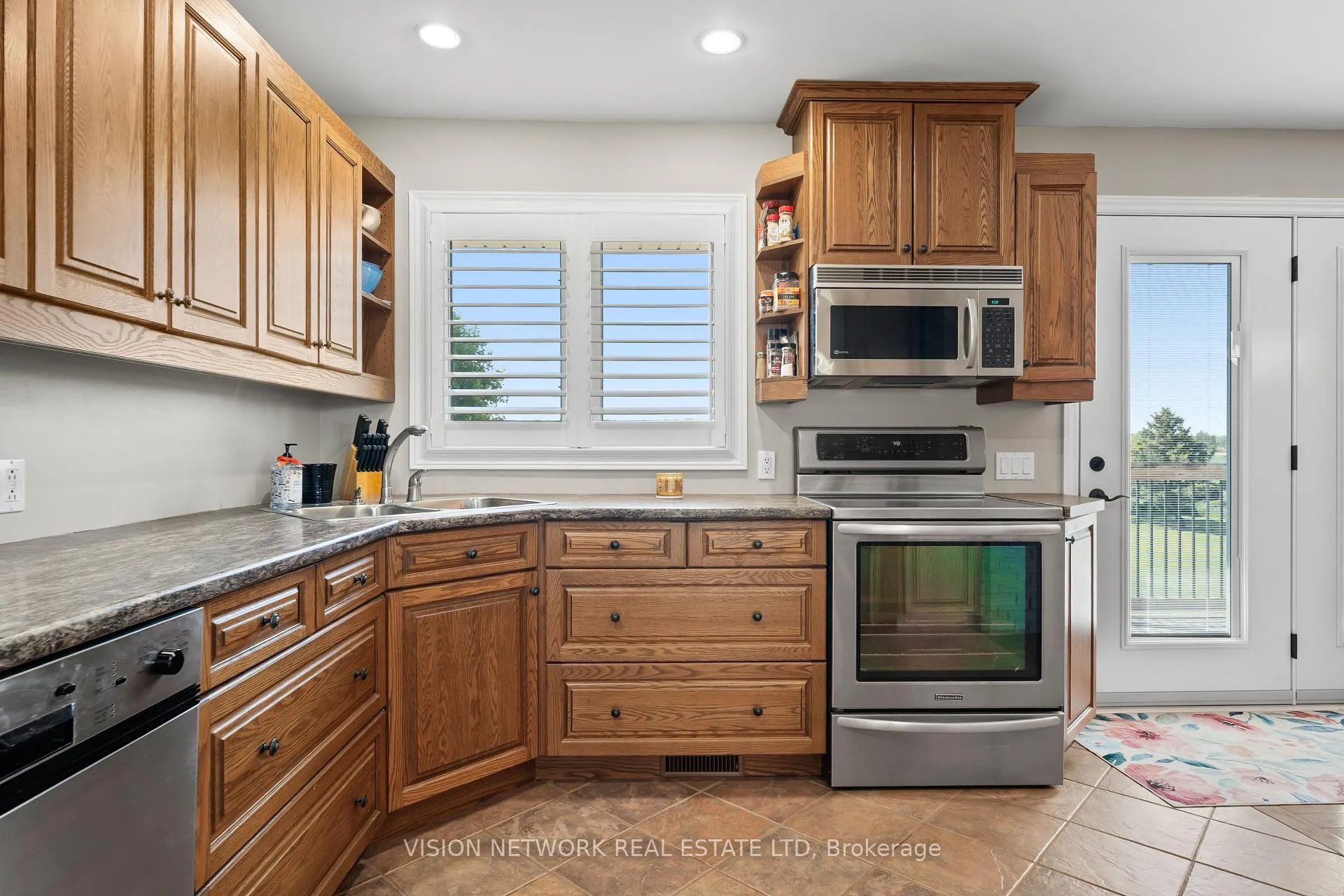 Photo 7 of 16909 Evelyn Drive, Thames Centre, Rural Thames Centre — HOMEH
