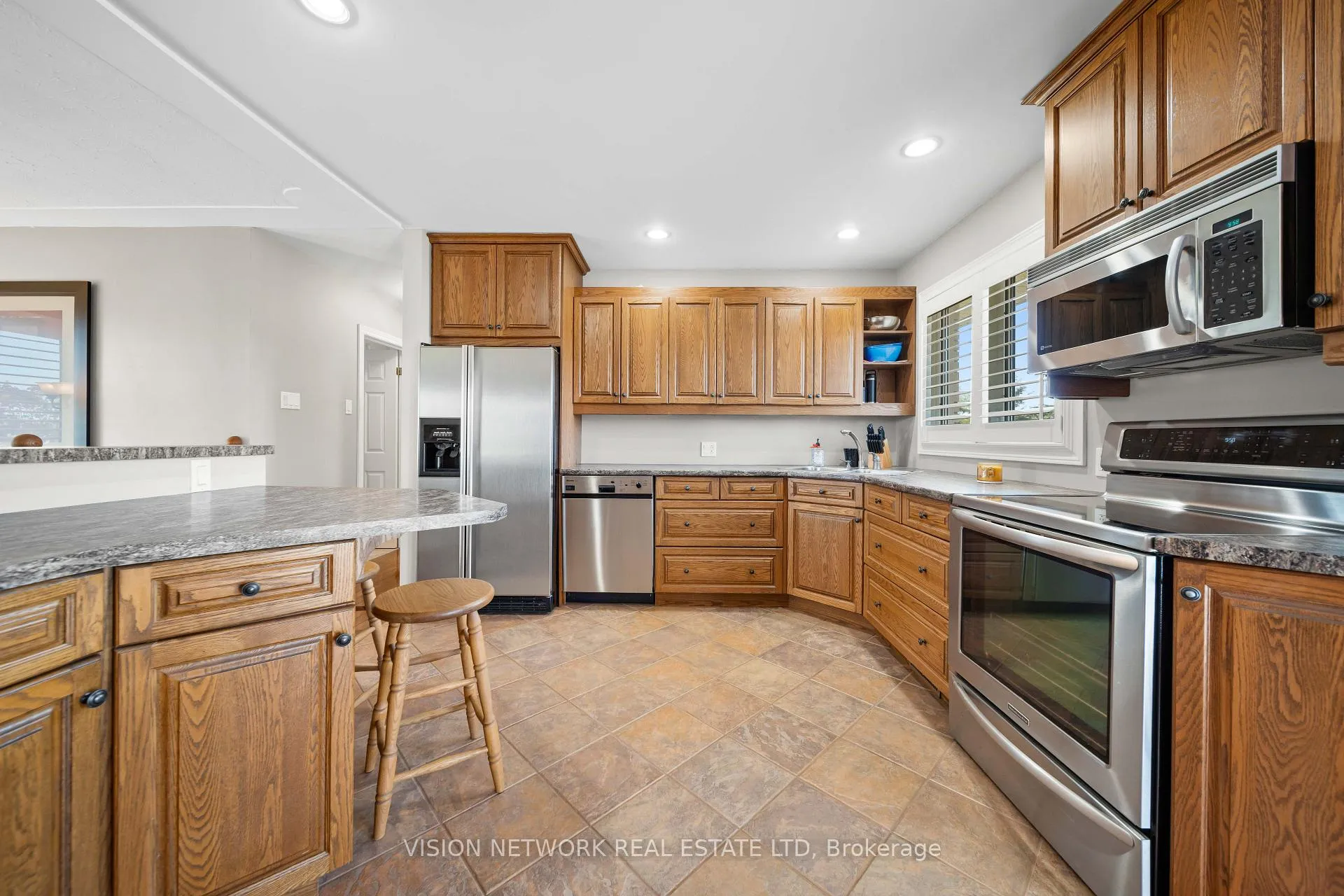 Photo 8 of 16909 Evelyn Drive, Thames Centre, Rural Thames Centre — HOMEH