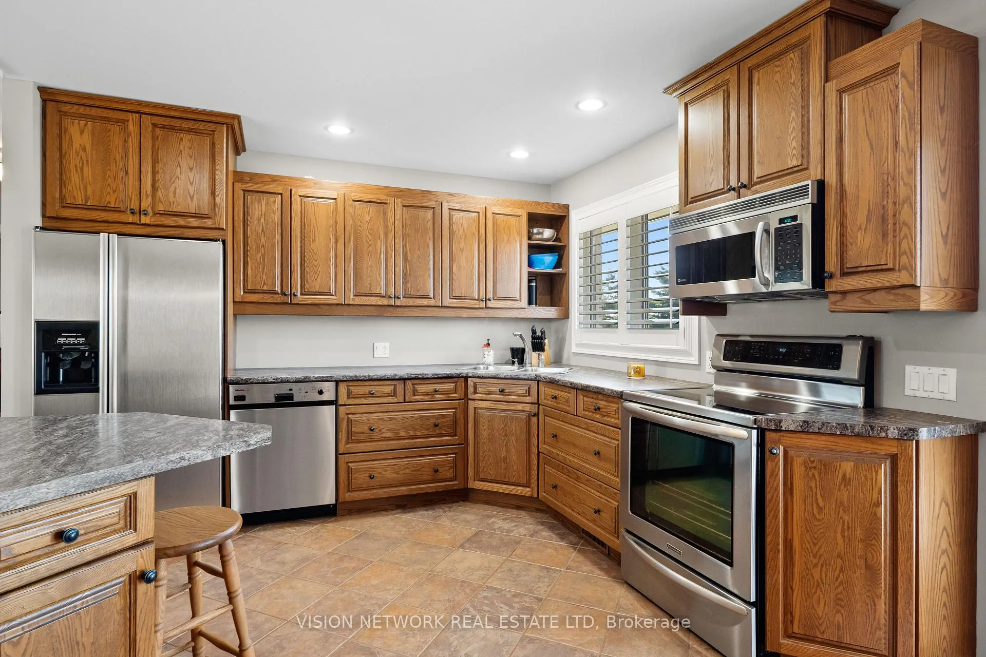 Photo 9 of 16909 Evelyn Drive, Thames Centre, Rural Thames Centre — HOMEH