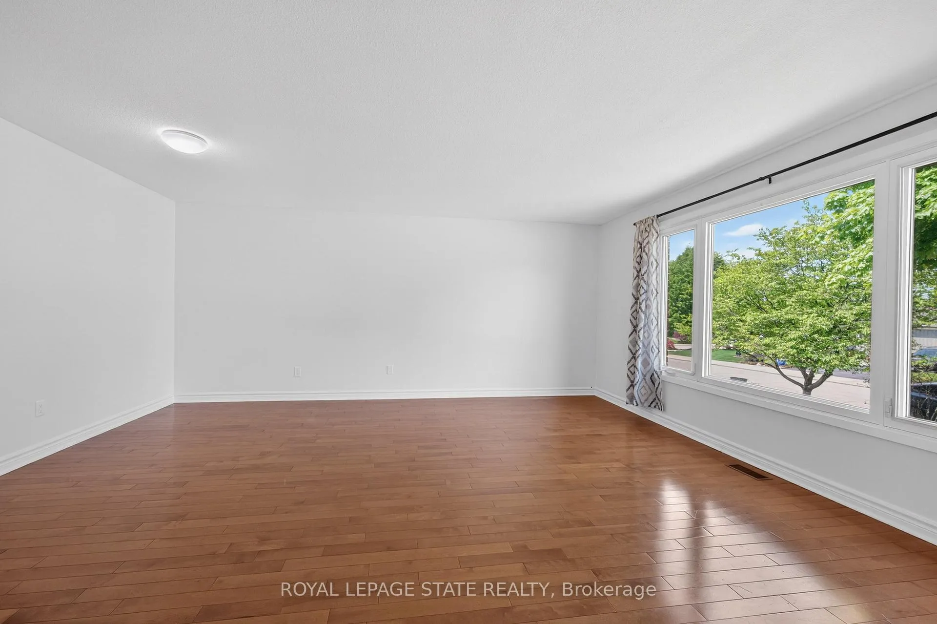 Photo 5 of 68 Duncairn Crescent, Hamilton, Gourley — HOMEH
