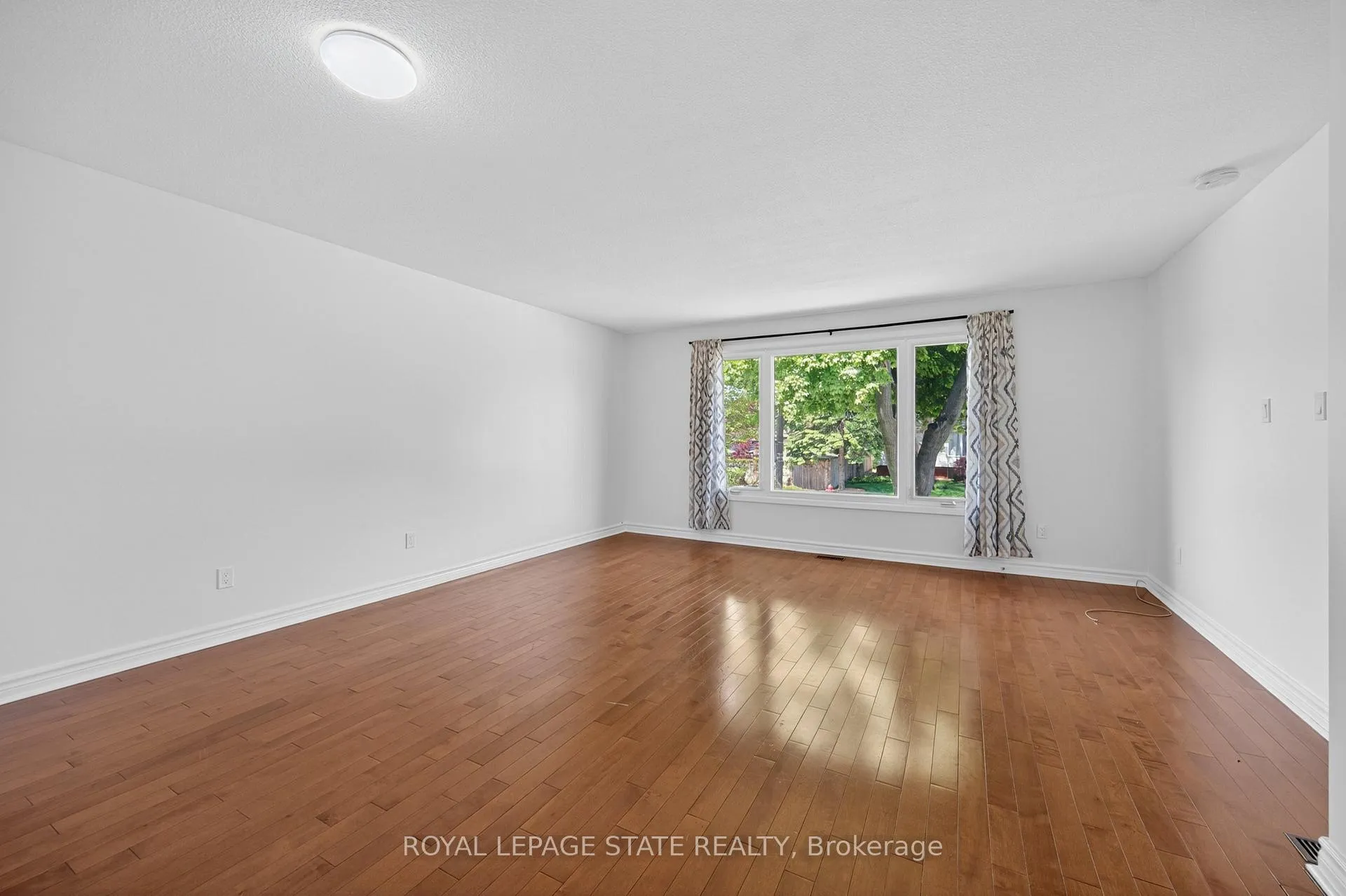 Photo 7 of 68 Duncairn Crescent, Hamilton, Gourley — HOMEH