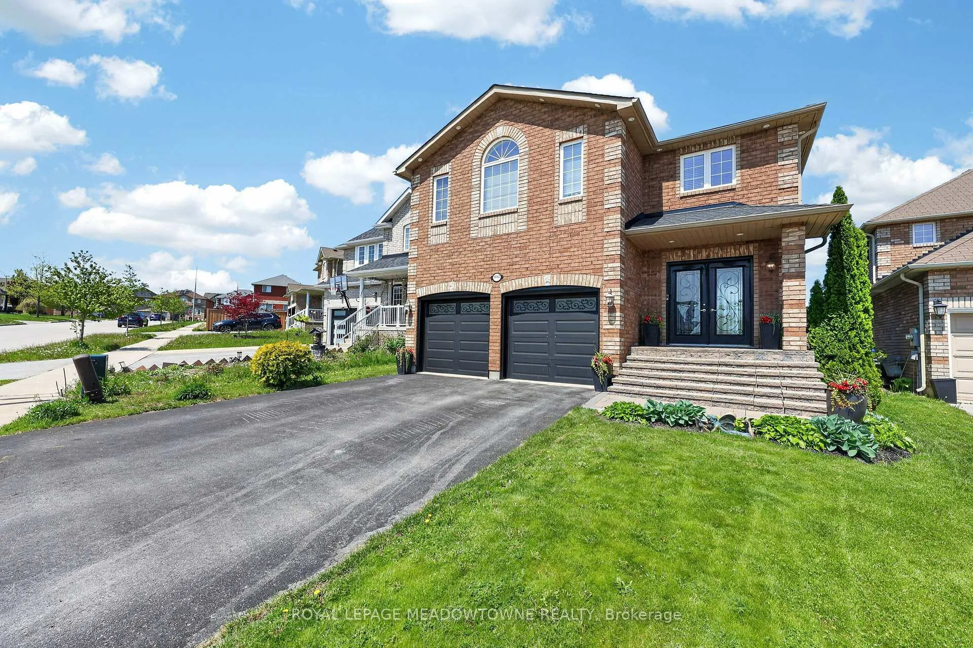 Photo 2 of 1452 Bassingthwaite Court, Innisfil, Alcona — HOMEH