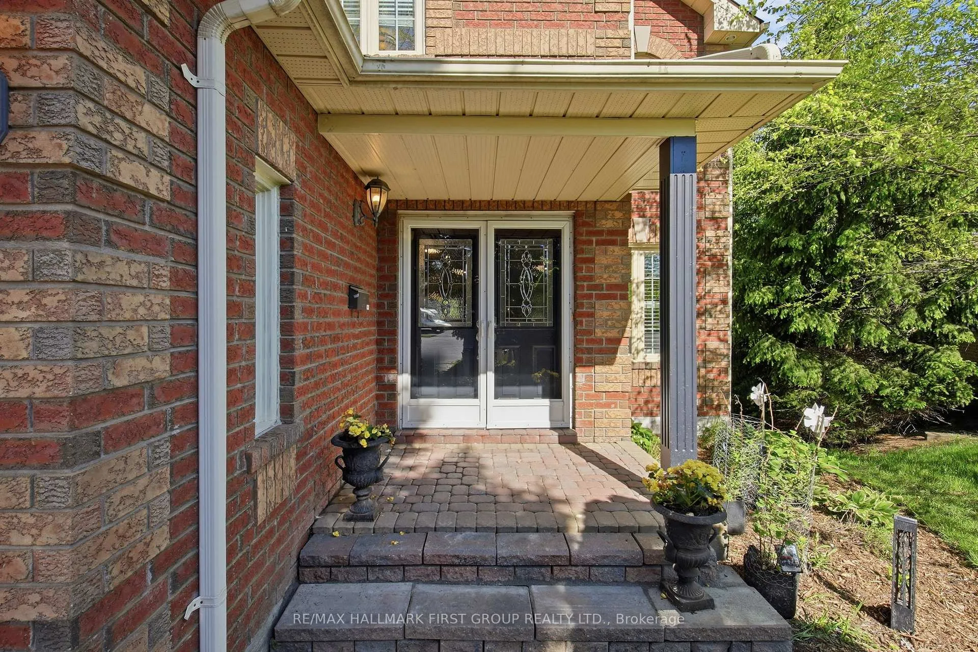 Photo 4 of 13 Brand Court, Ajax, Central — HOMEH