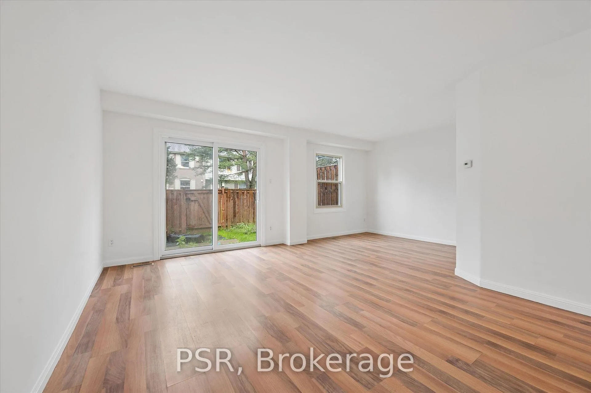Photo 3 of 25 Queenston Drive, Kitchener — HOMEH
