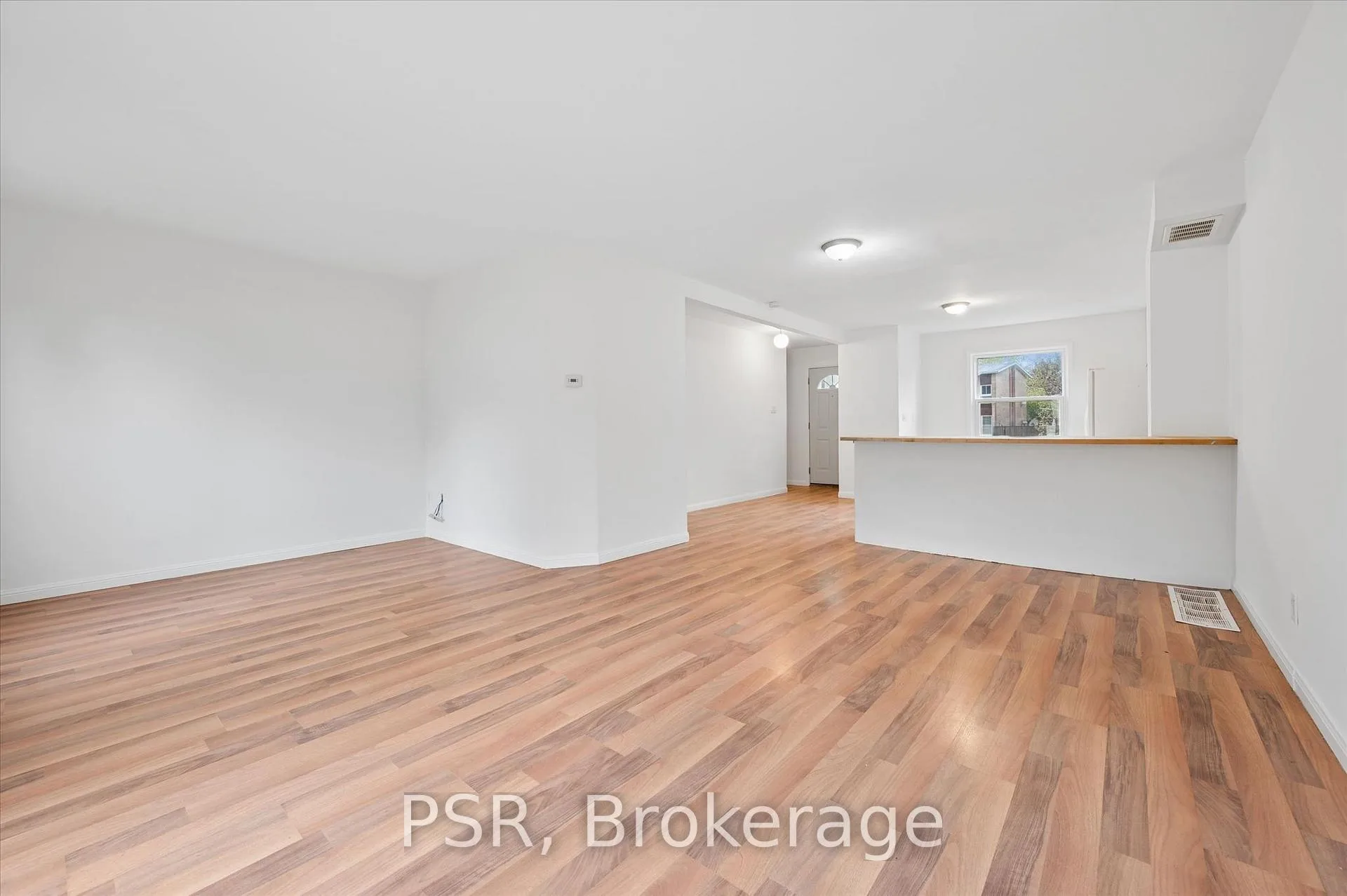 Photo 5 of 25 Queenston Drive, Kitchener — HOMEH