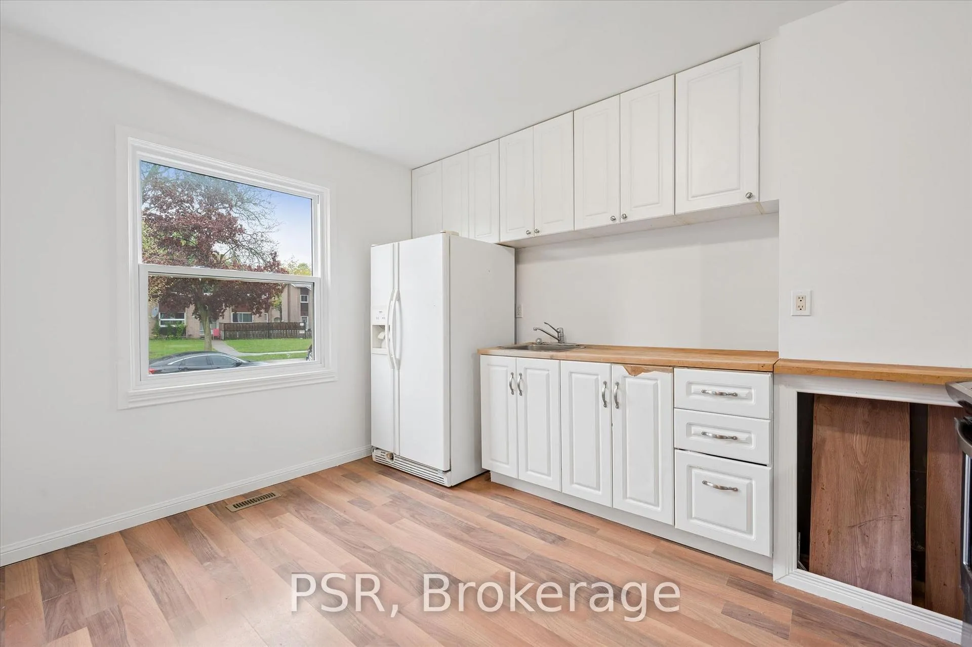 Photo 7 of 25 Queenston Drive, Kitchener — HOMEH