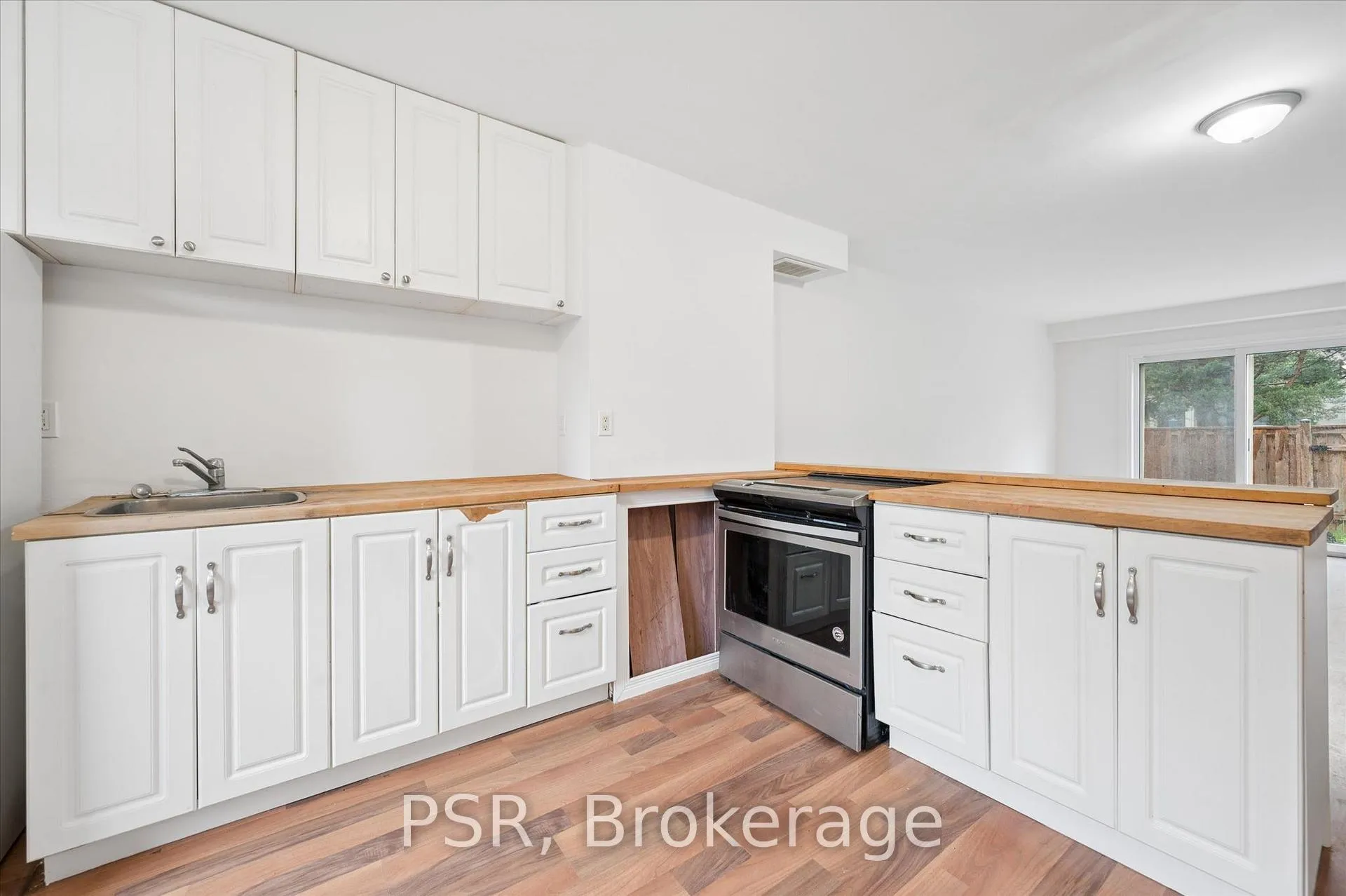 Photo 8 of 25 Queenston Drive, Kitchener — HOMEH