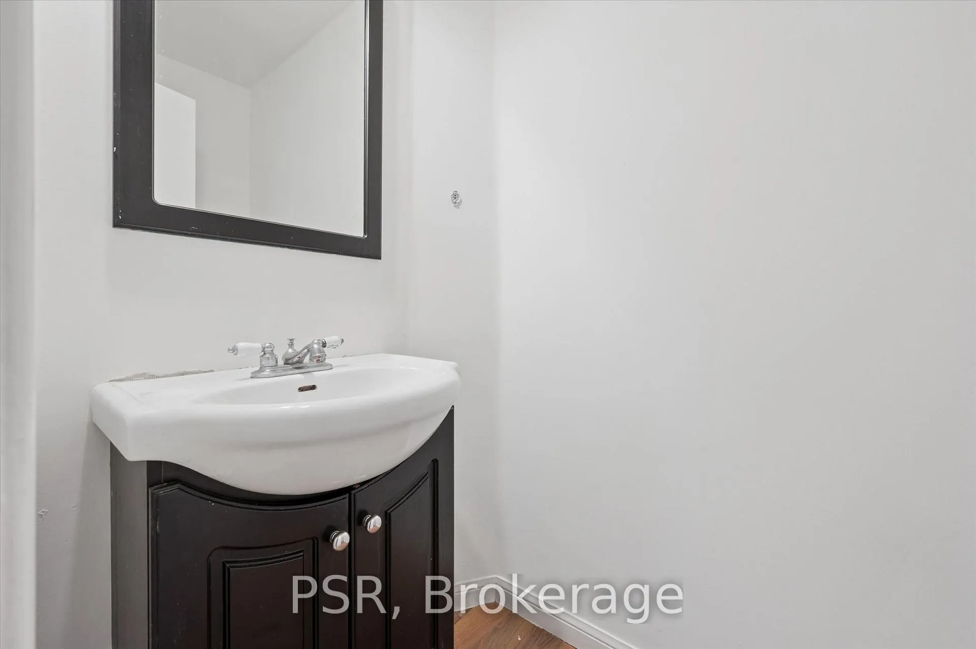 Photo 9 of 25 Queenston Drive, Kitchener — HOMEH