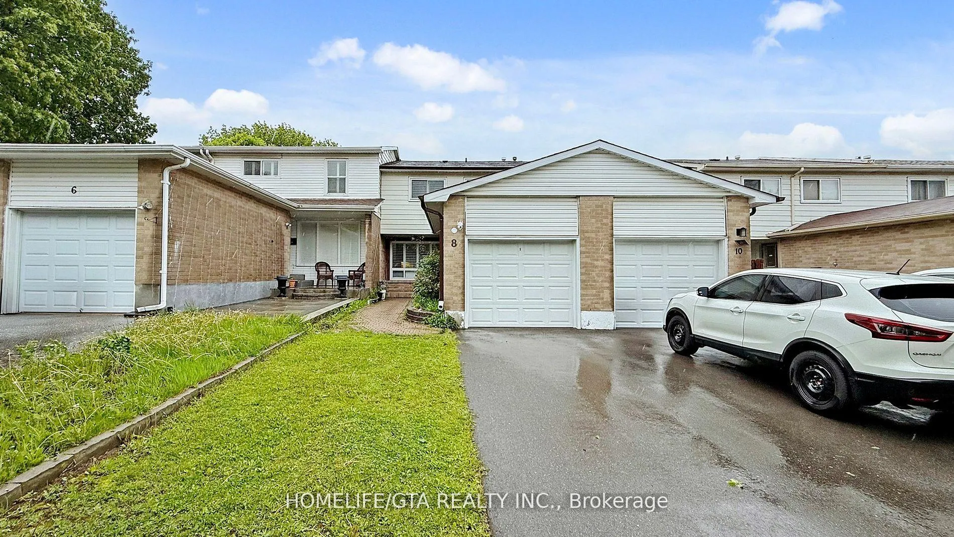 Front of 8 Whiteleas Avenue